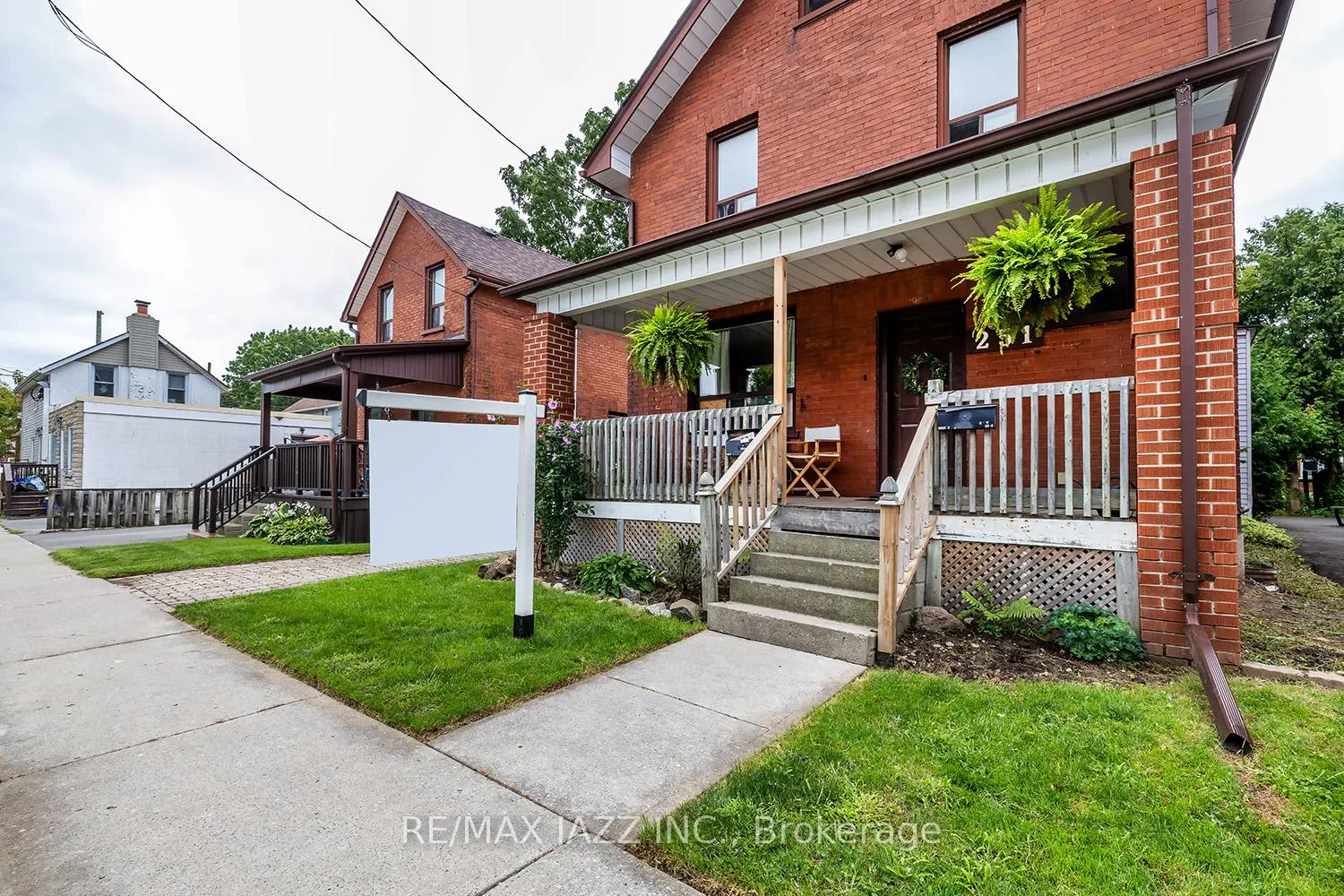 Photo 2 of 251 Arthur Street, Oshawa, Central — HOMEH