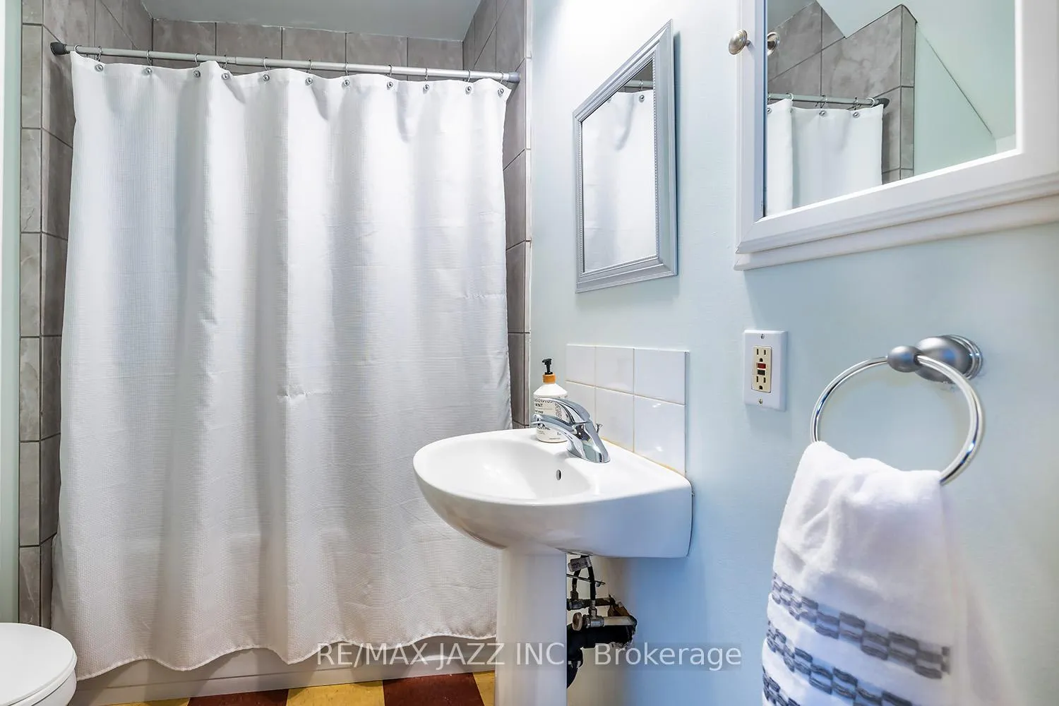 Photo 12 of 251 Arthur Street, Oshawa, Central — HOMEH