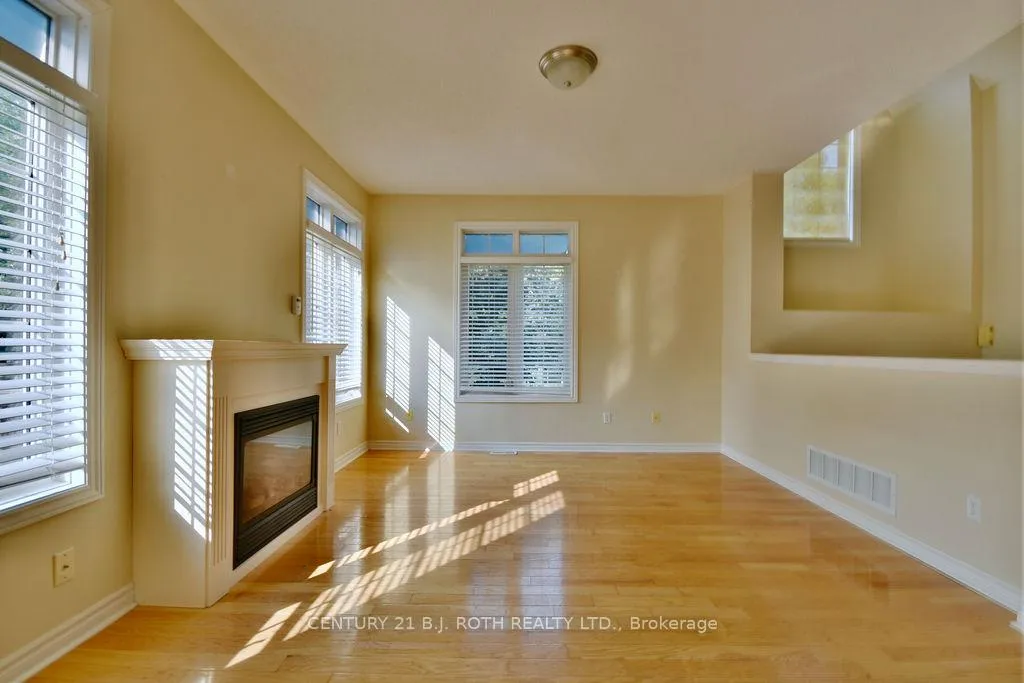 Photo 5 of 1 Cardinal Way, Wasaga Beach — HOMEH