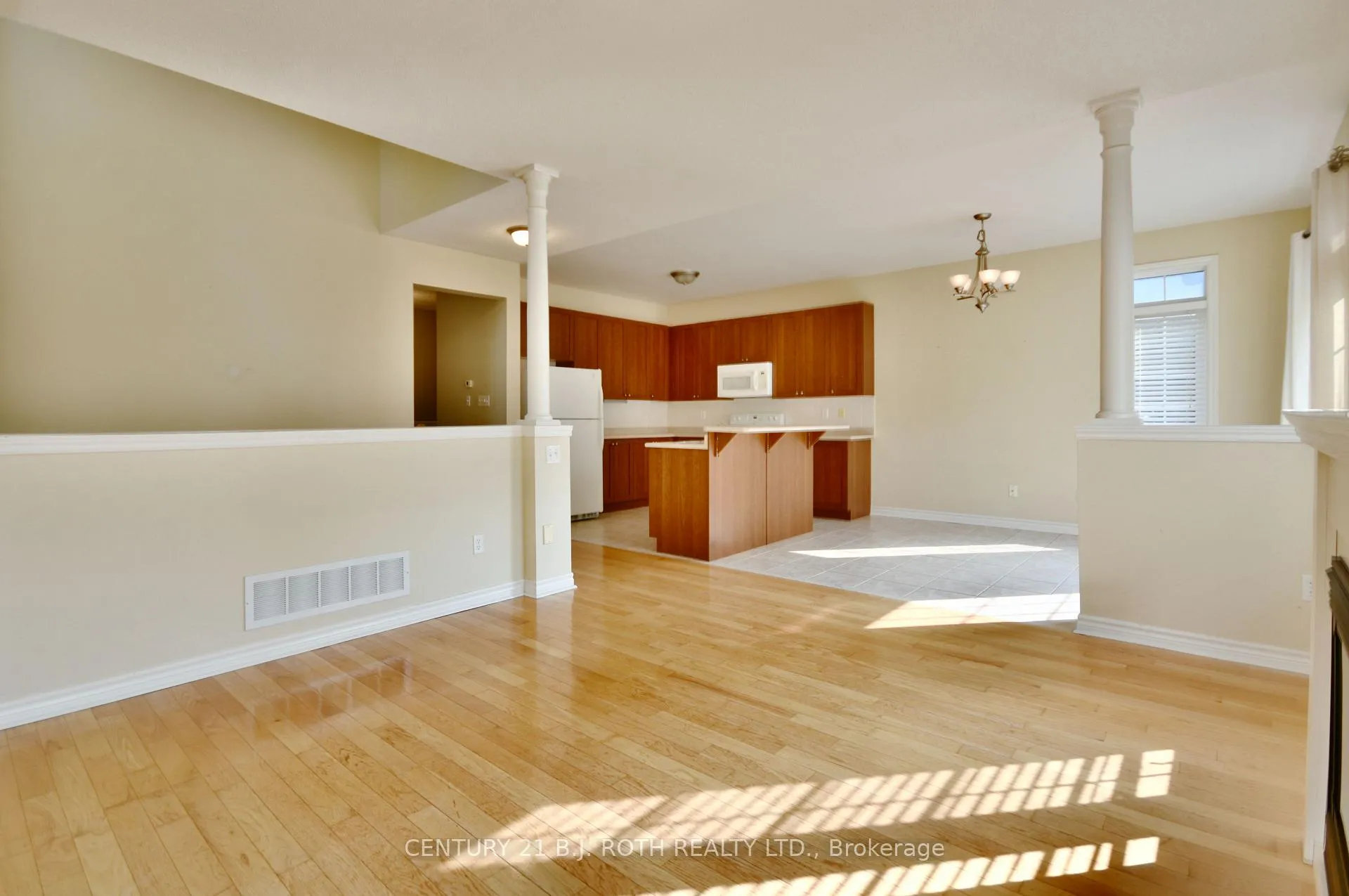Photo 8 of 1 Cardinal Way, Wasaga Beach — HOMEH