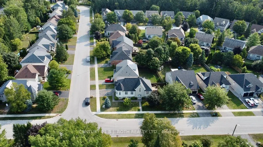 Photo 27 of 1 Cardinal Way, Wasaga Beach — HOMEH