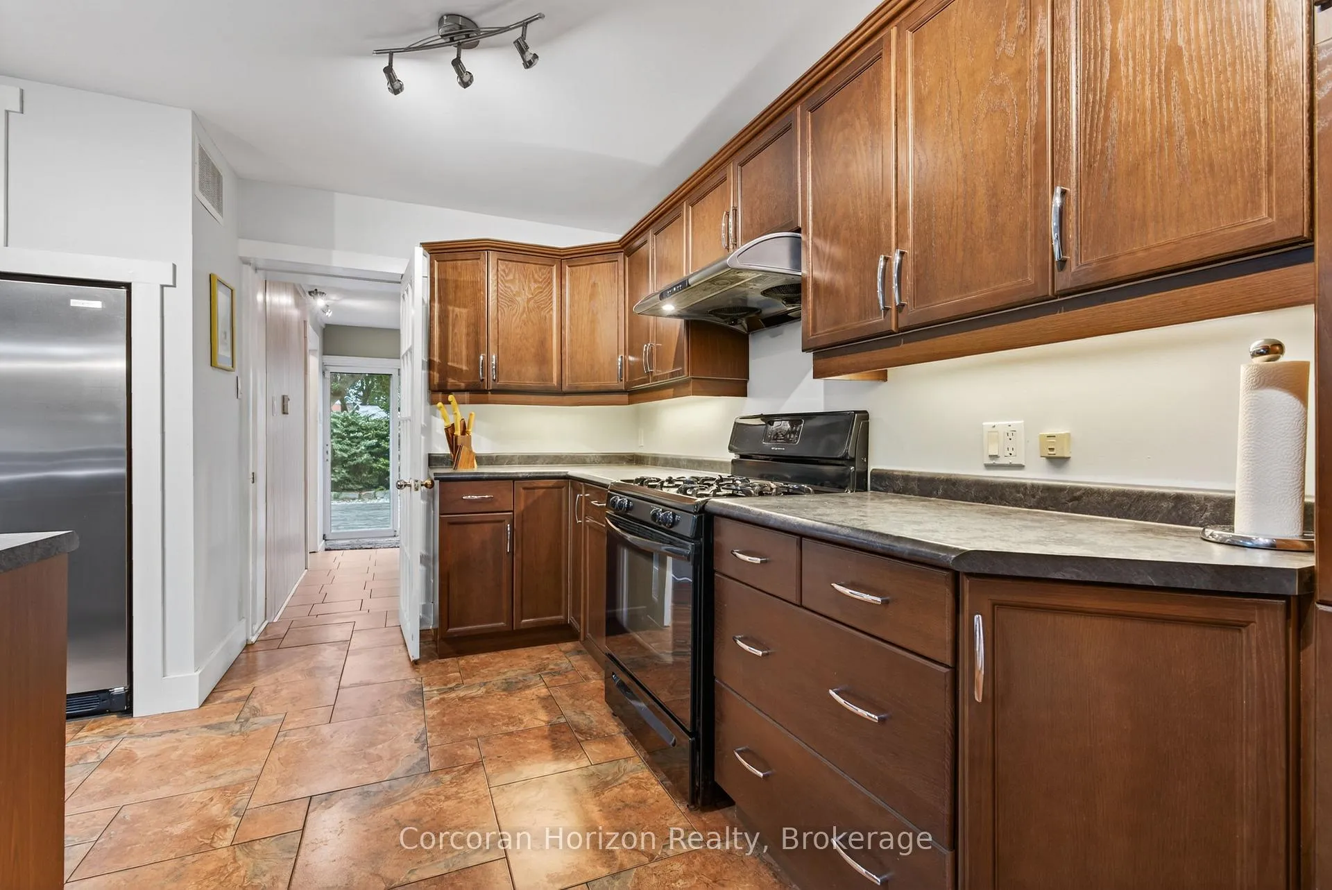 Photo 15 of 292 John Street N, Hamilton, Beasley — HOMEH