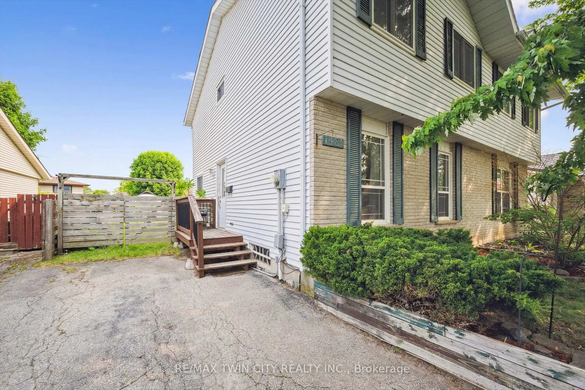 Photo 2 of Unit A, 148 Northlake Drive, Waterloo — HOMEH