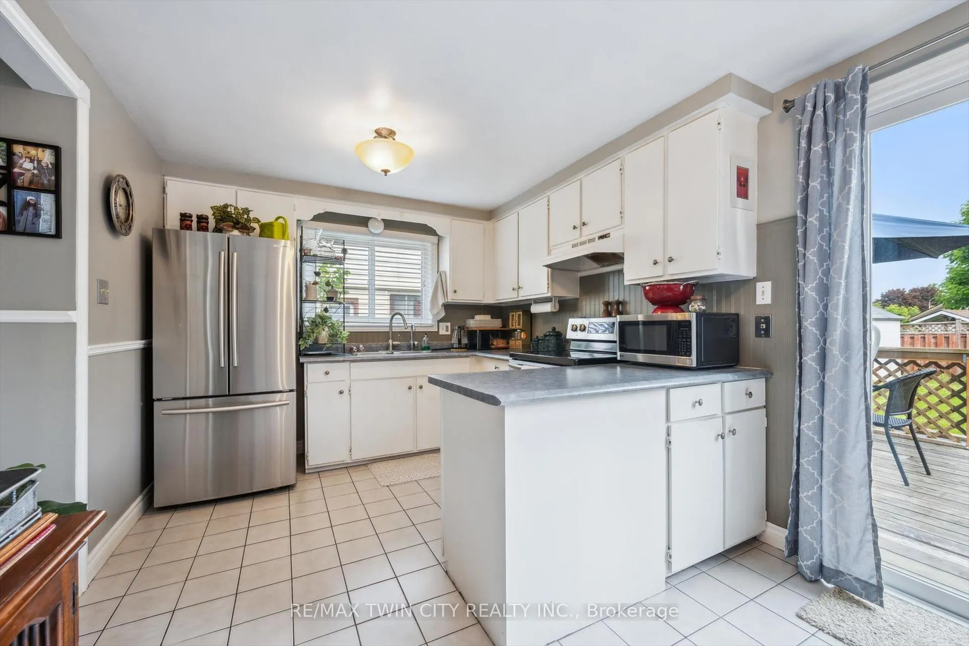 Photo 8 of Unit A, 148 Northlake Drive, Waterloo — HOMEH