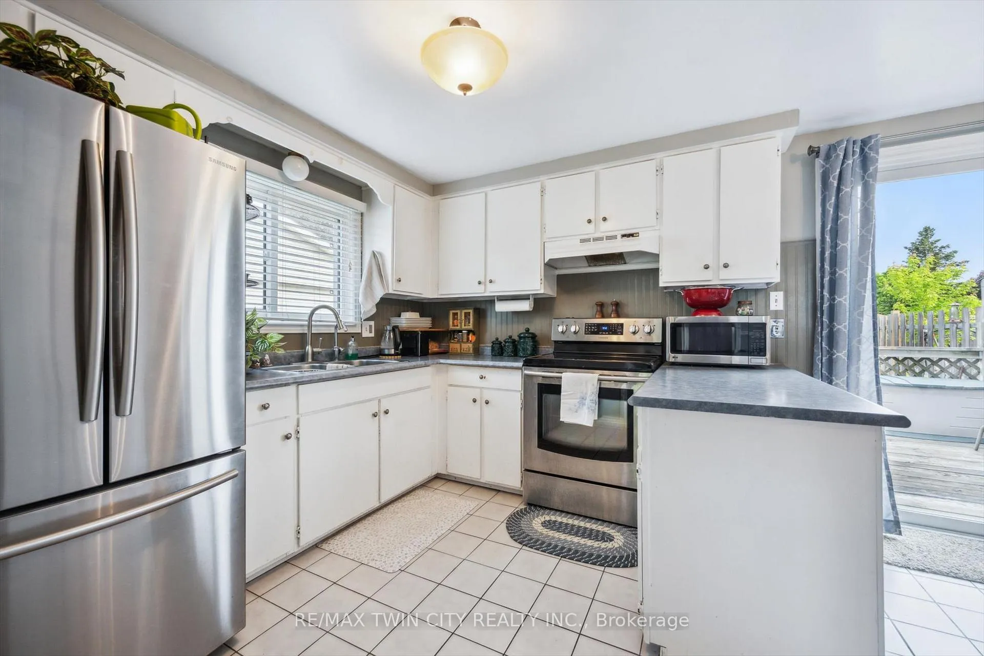 Photo 9 of Unit A, 148 Northlake Drive, Waterloo — HOMEH