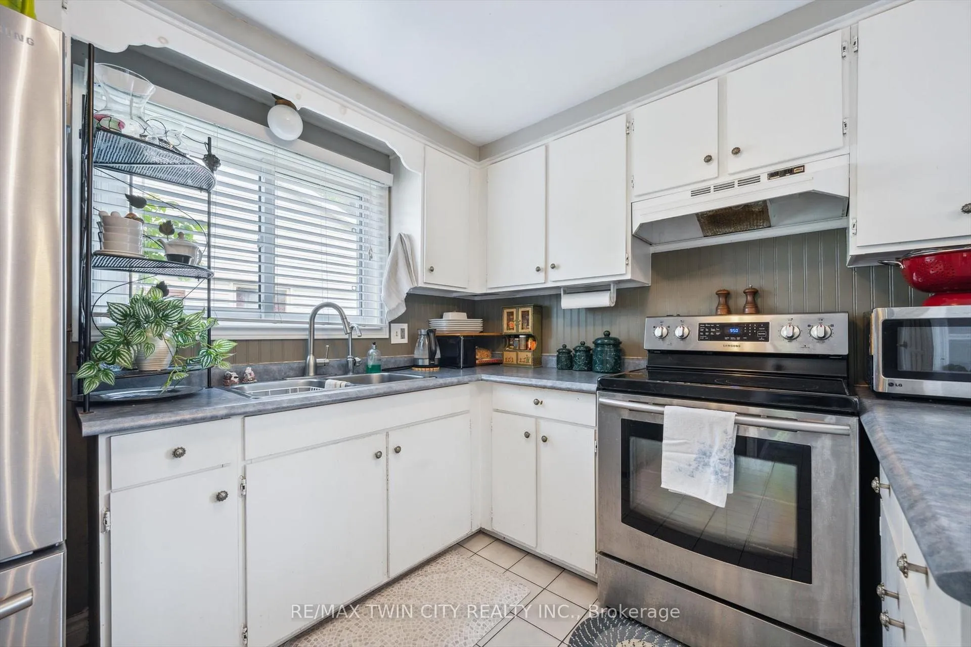 Photo 10 of Unit A, 148 Northlake Drive, Waterloo — HOMEH