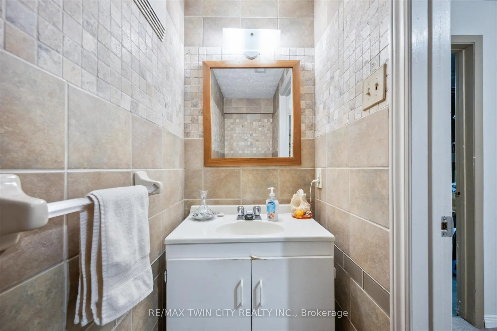 Photo 22 of Unit A, 148 Northlake Drive, Waterloo — HOMEH