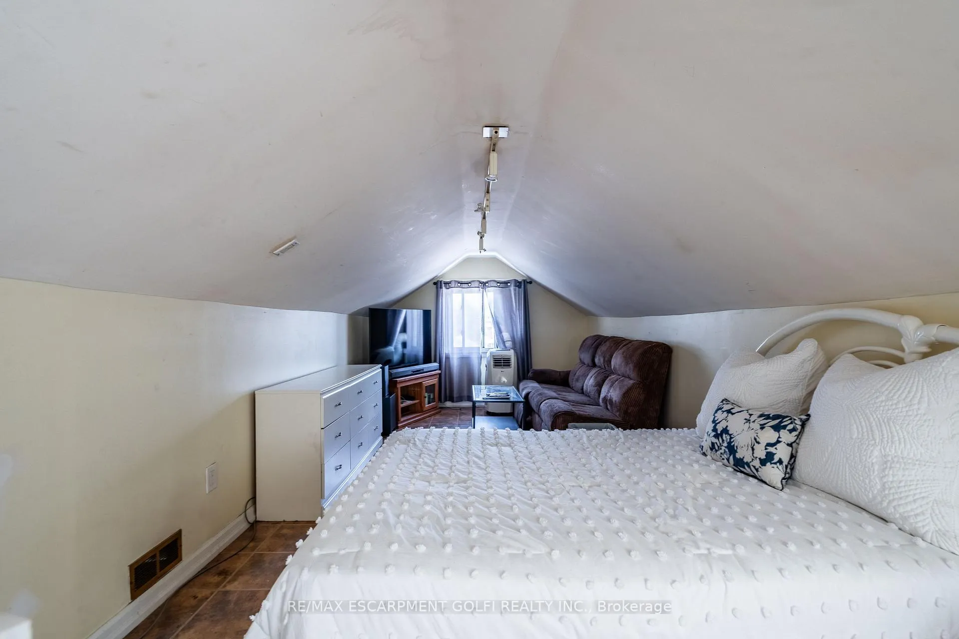 Photo 27 of 150 East 24th Street, Hamilton, Eastmount — HOMEH