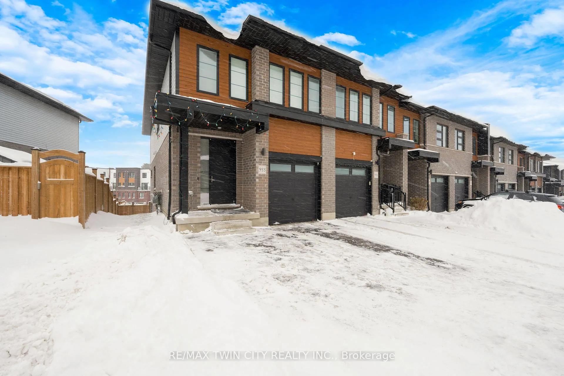 Photo 1 of 933 Robert Ferrie Drive, Kitchener — HOMEH