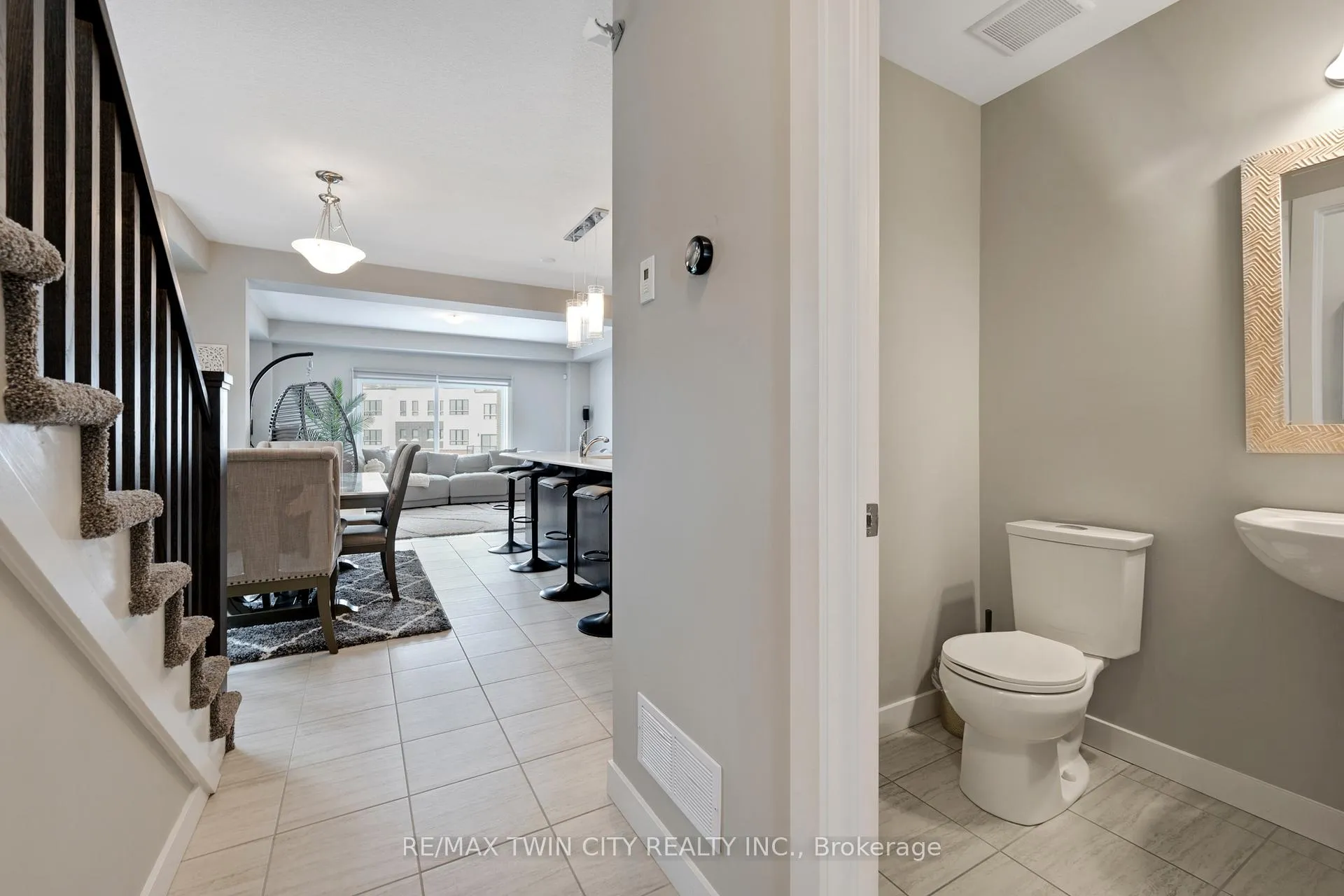 Photo 5 of 933 Robert Ferrie Drive, Kitchener — HOMEH