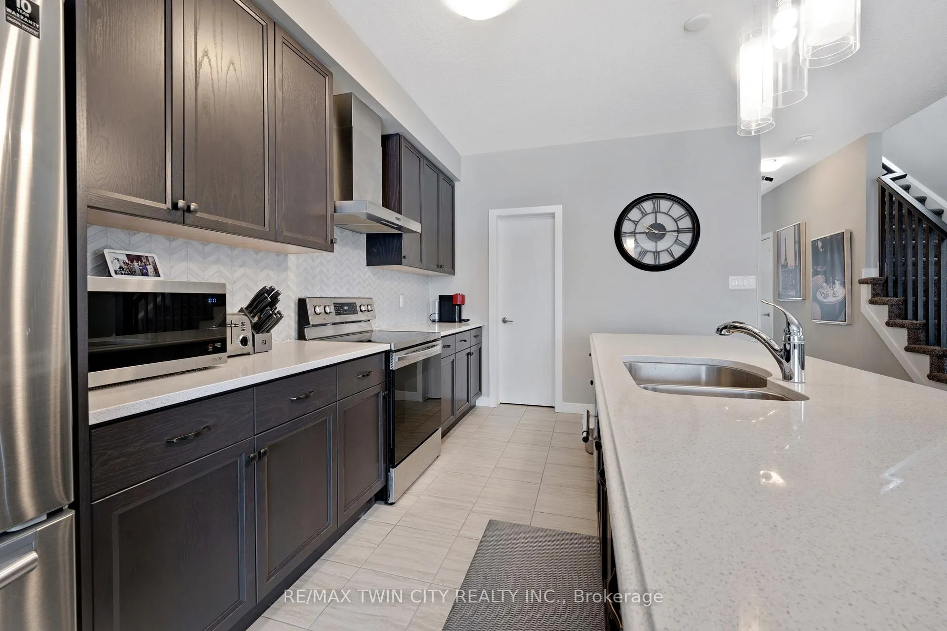 Photo 12 of 933 Robert Ferrie Drive, Kitchener — HOMEH