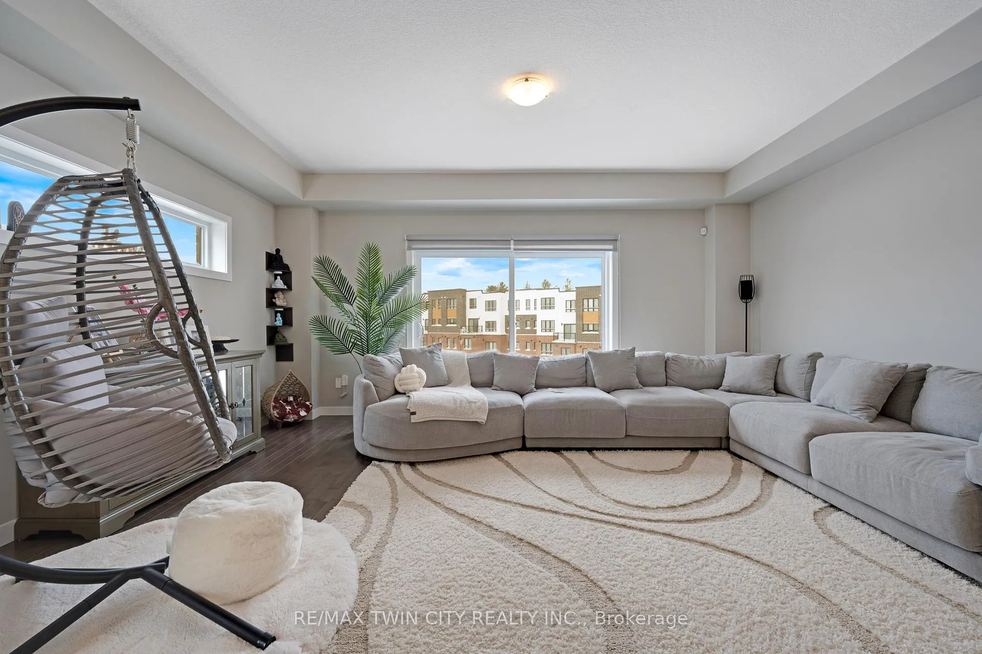 Photo 14 of 933 Robert Ferrie Drive, Kitchener — HOMEH