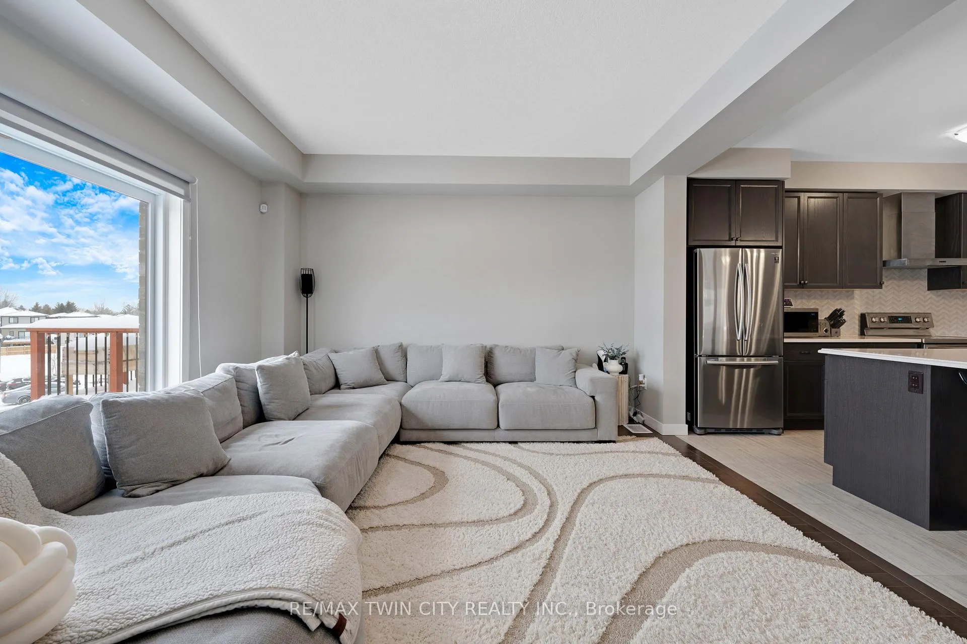 Photo 15 of 933 Robert Ferrie Drive, Kitchener — HOMEH