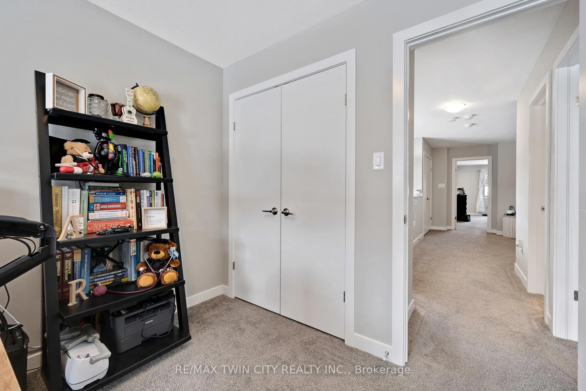 Photo 18 of 933 Robert Ferrie Drive, Kitchener — HOMEH