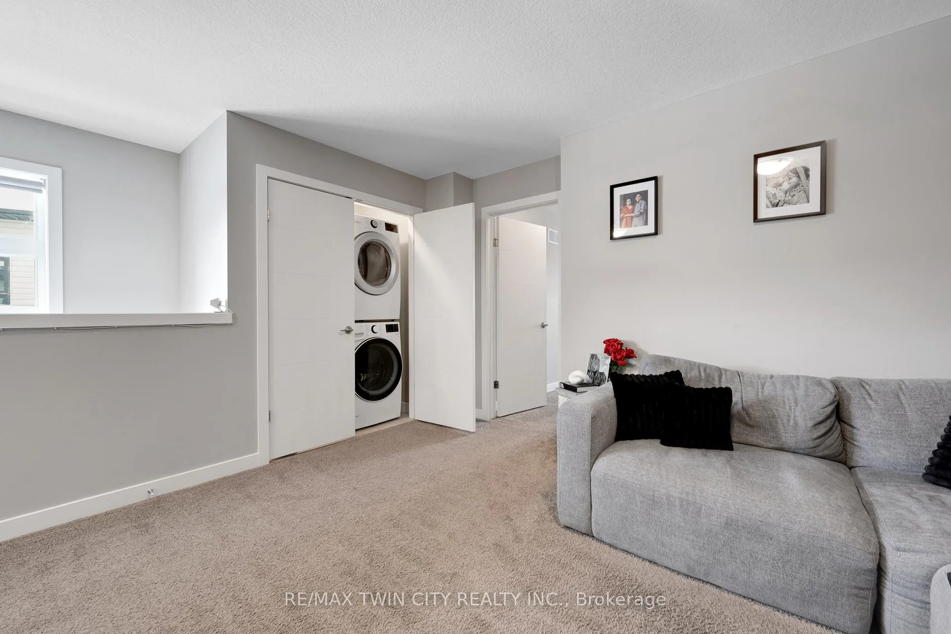 Photo 23 of 933 Robert Ferrie Drive, Kitchener — HOMEH