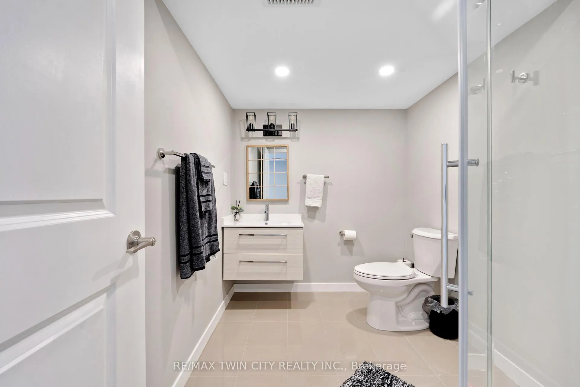 Photo 28 of 933 Robert Ferrie Drive, Kitchener — HOMEH