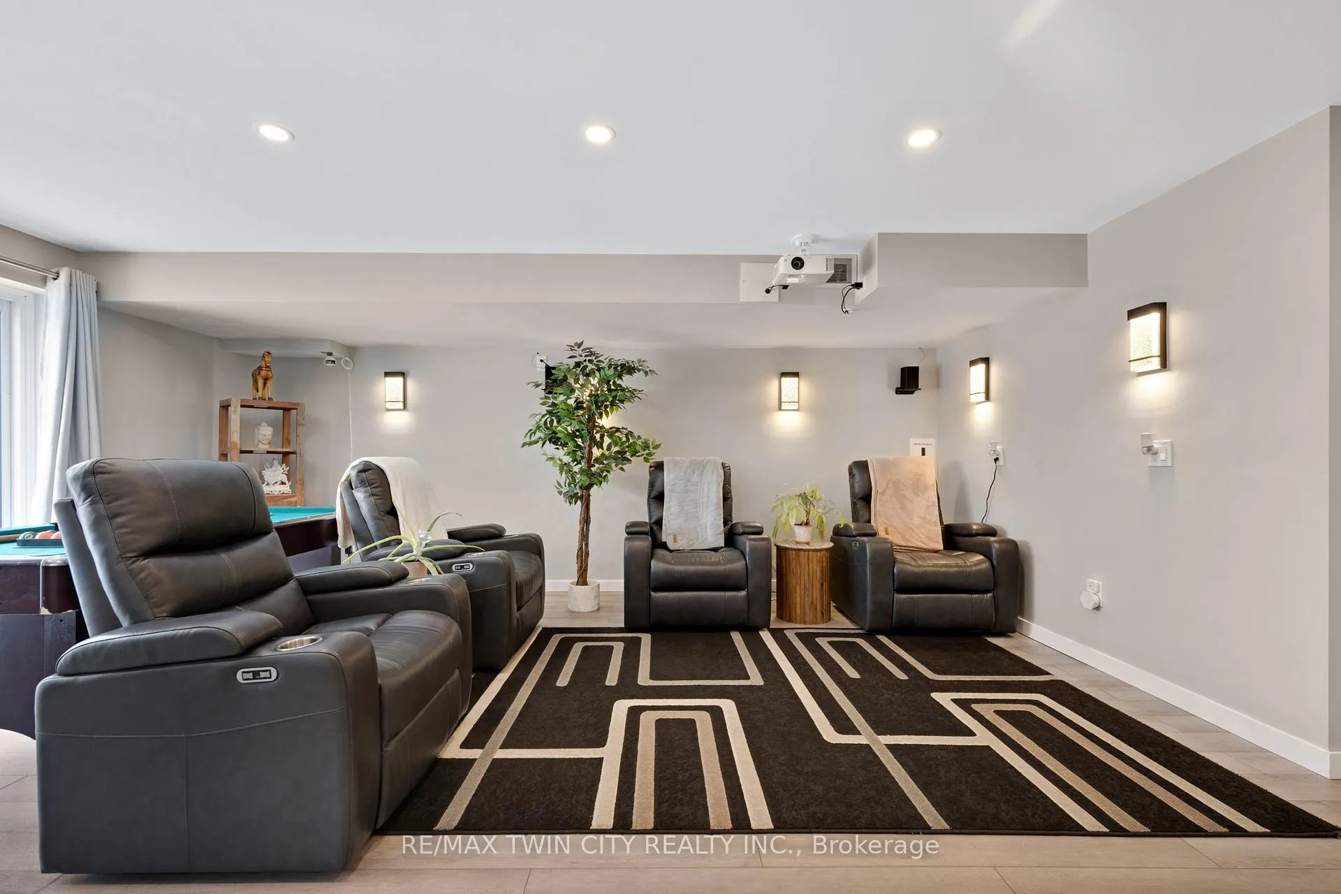 Photo 30 of 933 Robert Ferrie Drive, Kitchener — HOMEH