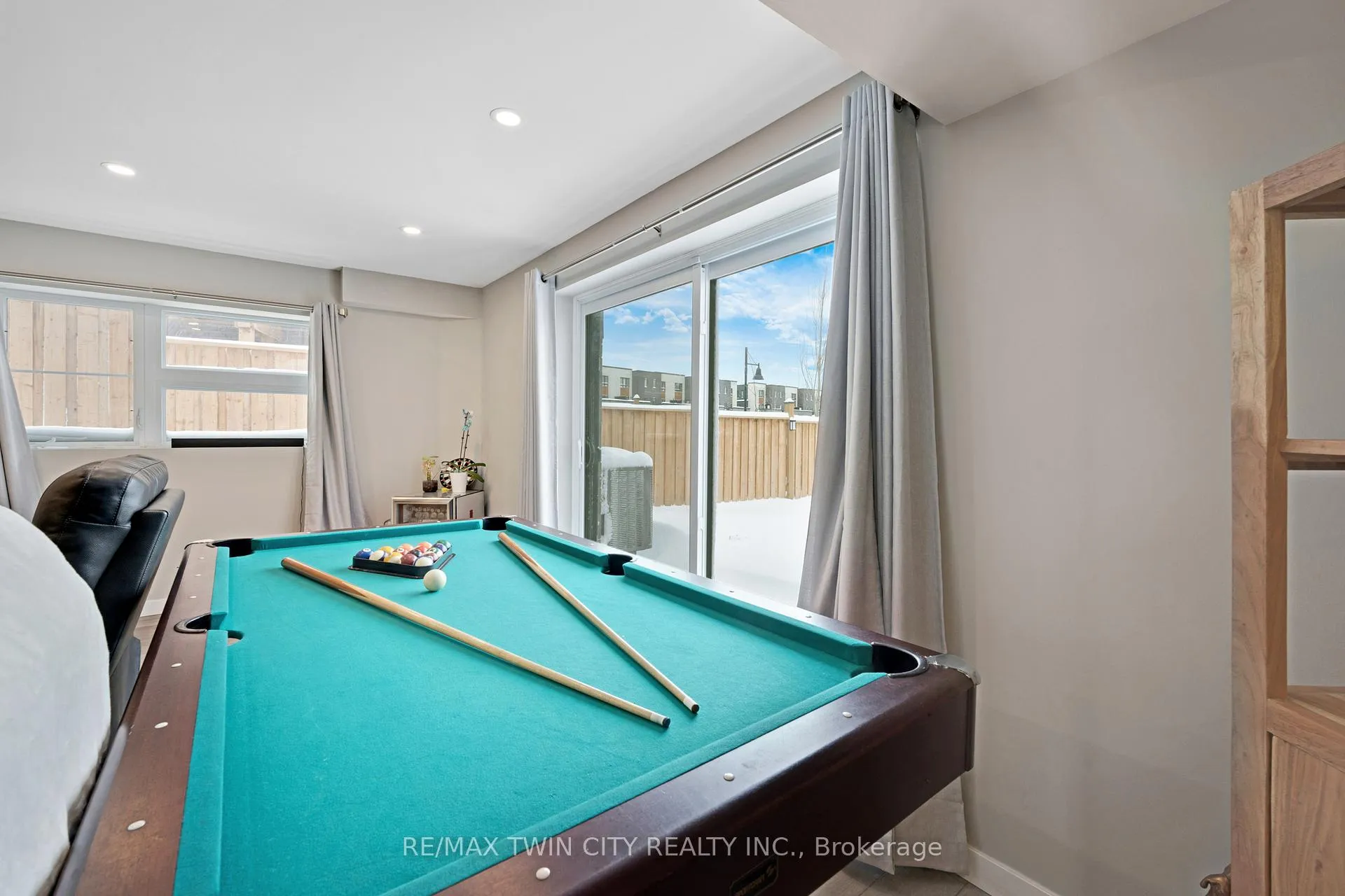 Photo 34 of 933 Robert Ferrie Drive, Kitchener — HOMEH