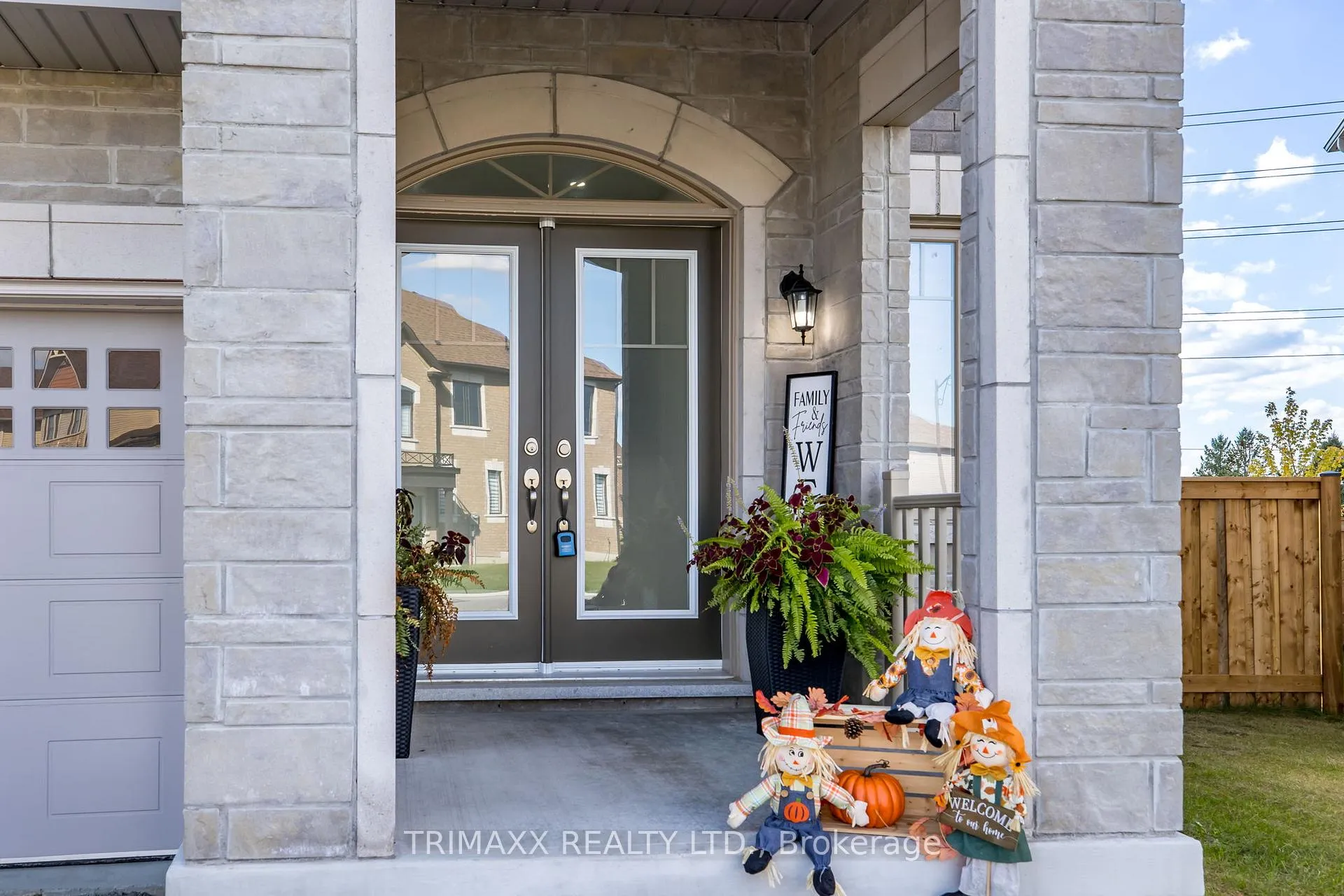 Photo 2 of 91 Lorne Thomas Place, New Tecumseth, Rural New Tecumseth — HOMEH