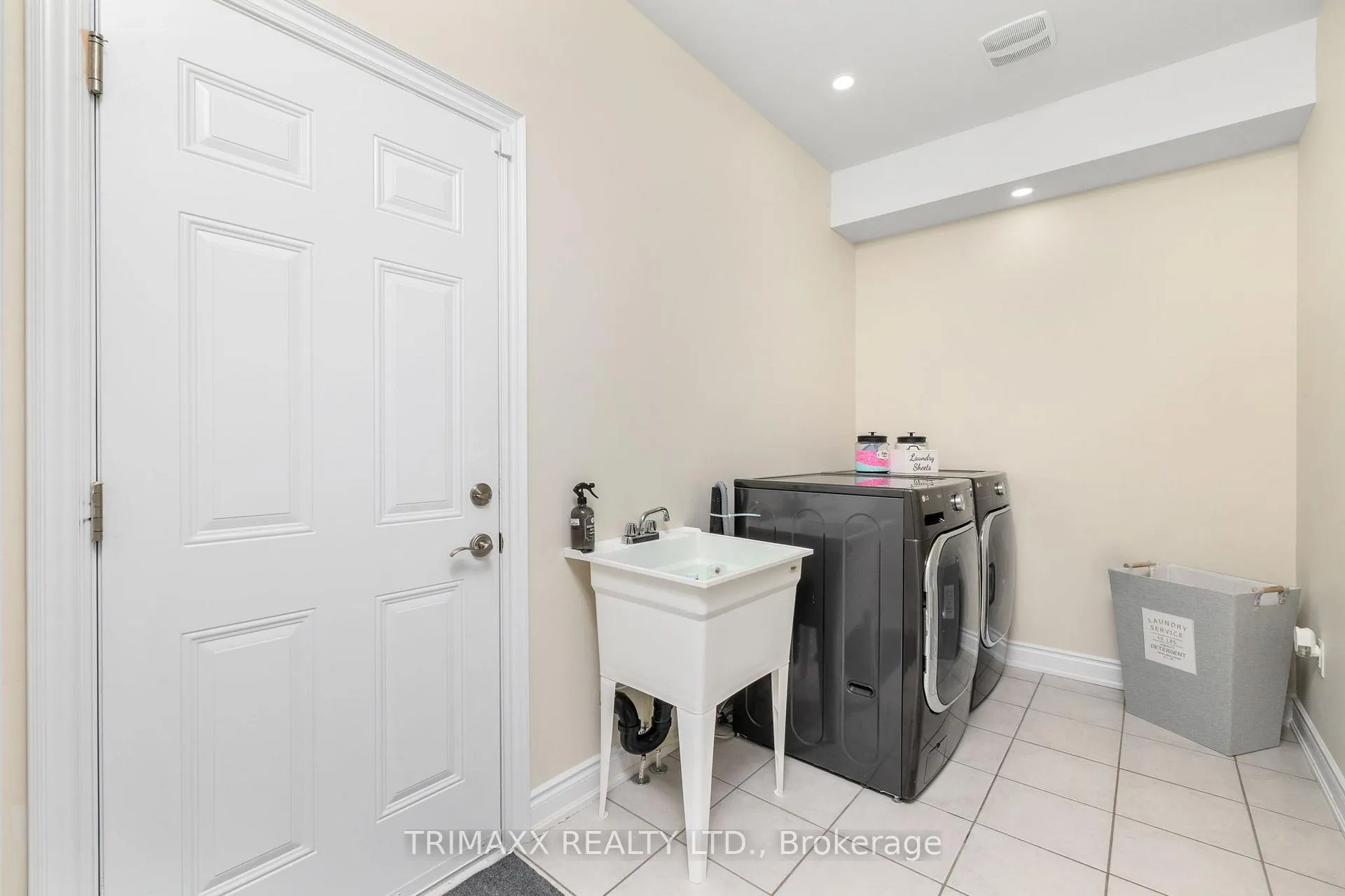 Photo 18 of 91 Lorne Thomas Place, New Tecumseth, Rural New Tecumseth — HOMEH