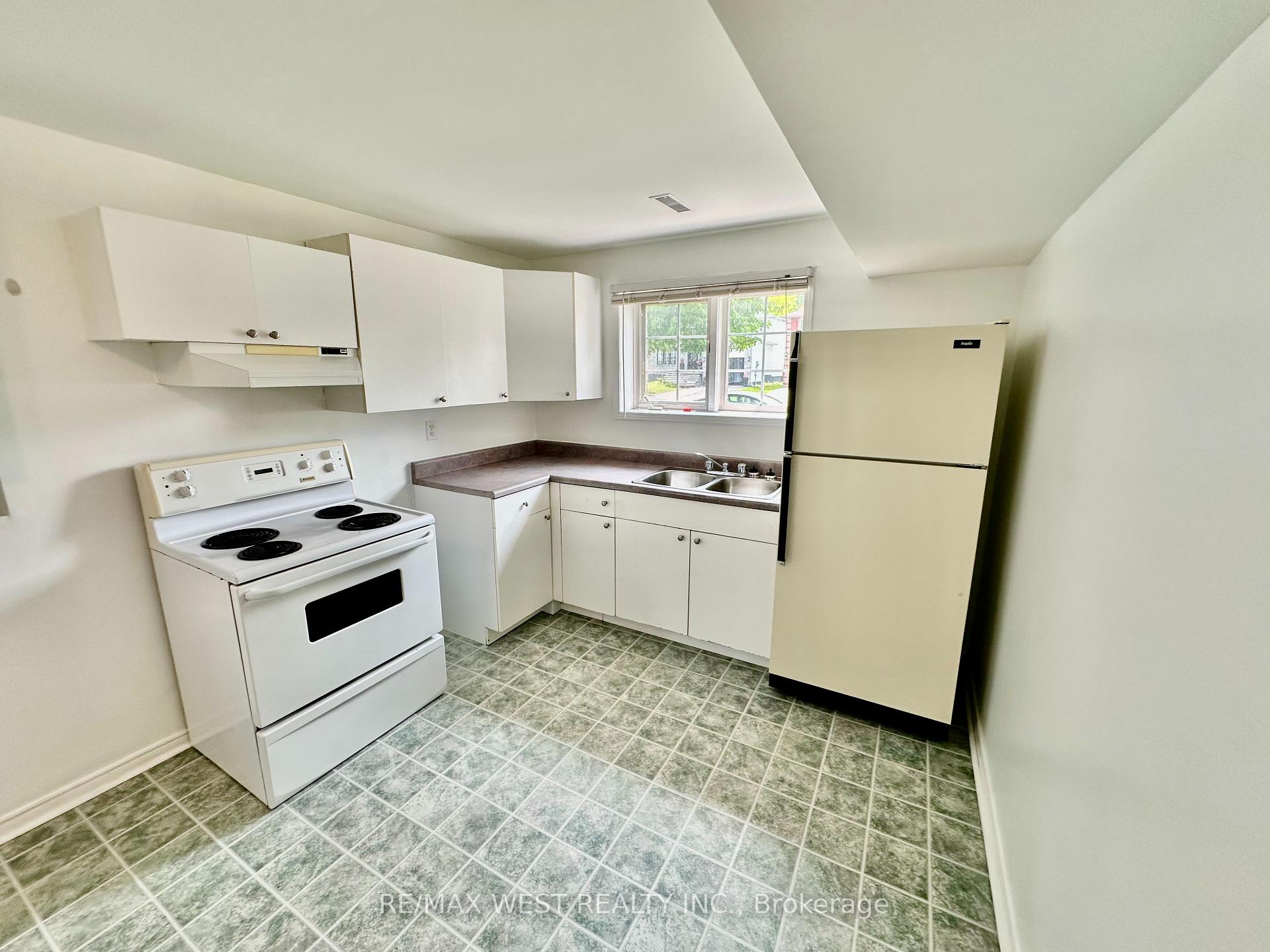 Photo 2 of Unit Basement, 37 Whitehorn Crescent, Barrie, Holly — HOMEH