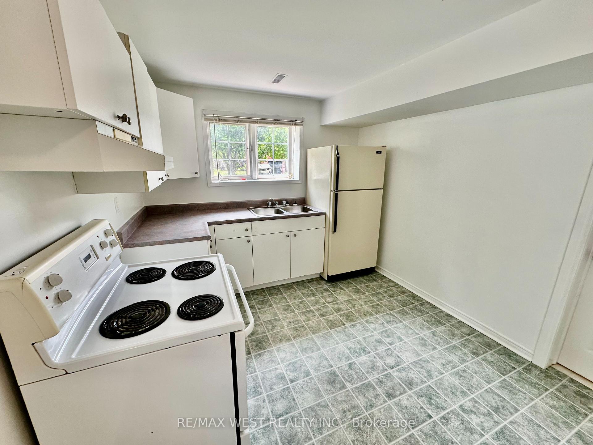 Photo 4 of Unit Basement, 37 Whitehorn Crescent, Barrie, Holly — HOMEH