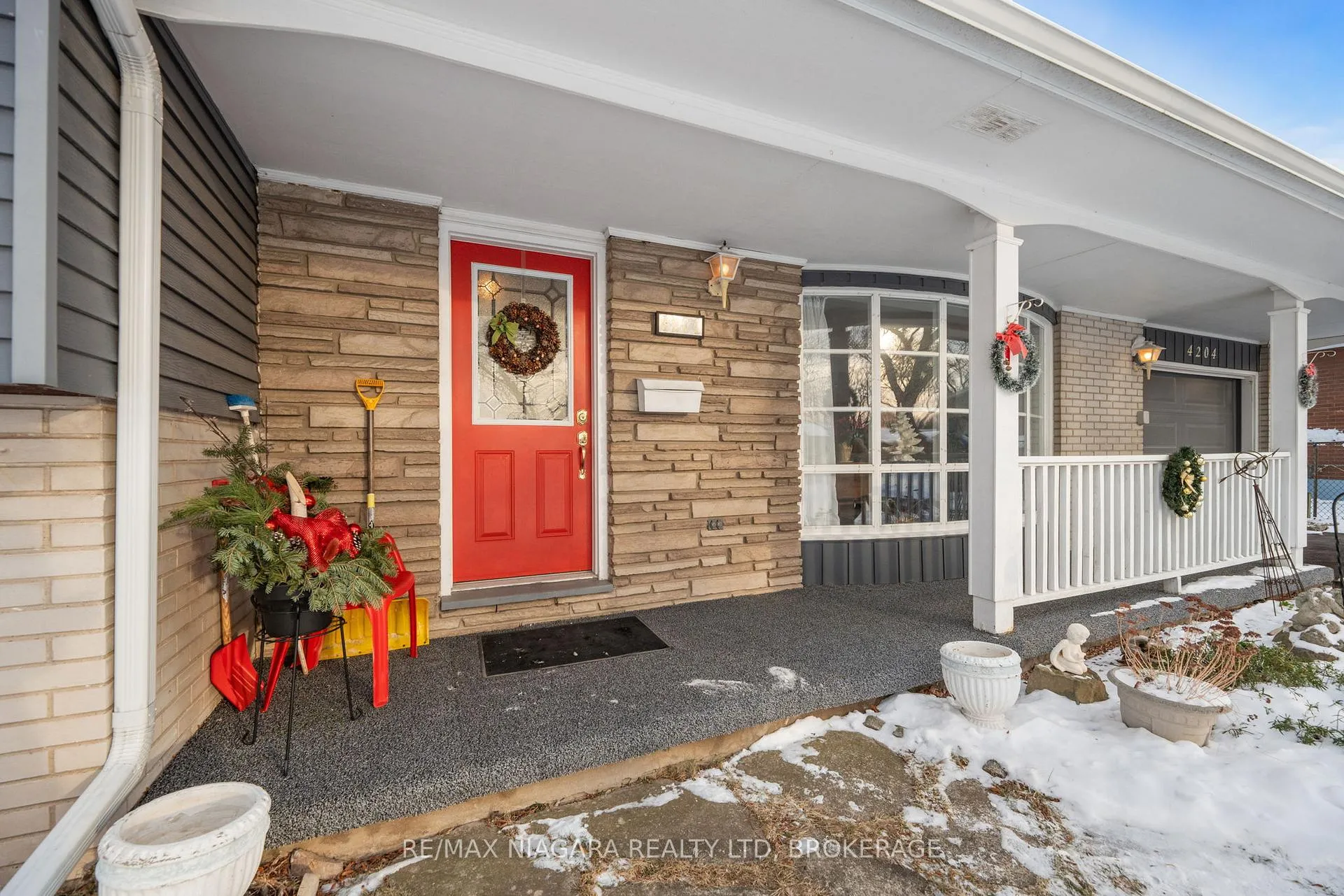 Photo 3 of 4204 Patten Crescent, Niagara Falls, Morrison — HOMEH