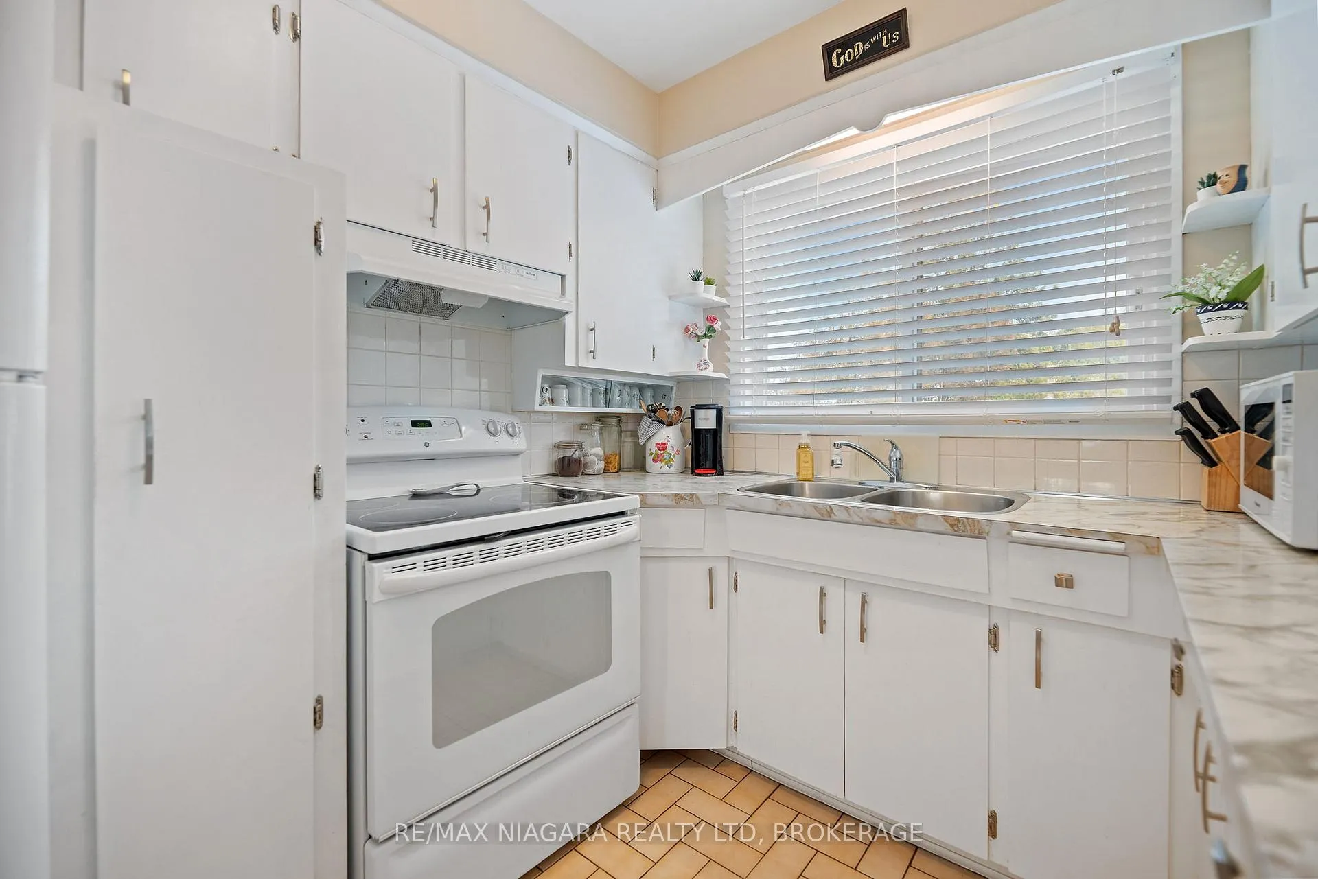Photo 9 of 4204 Patten Crescent, Niagara Falls, Morrison — HOMEH