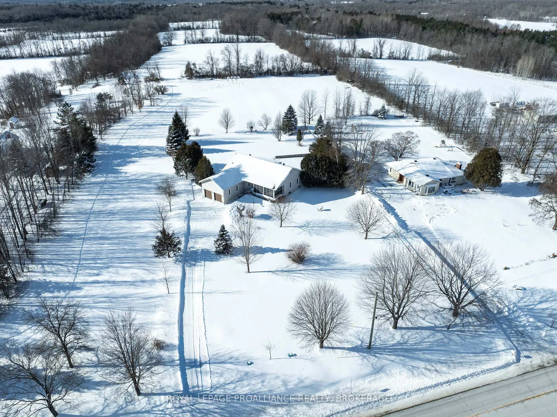 Photo 4 of 9727 Highway 42, Rideau Lakes, Rideau Lakes (North Crosby) Twp — HOMEH