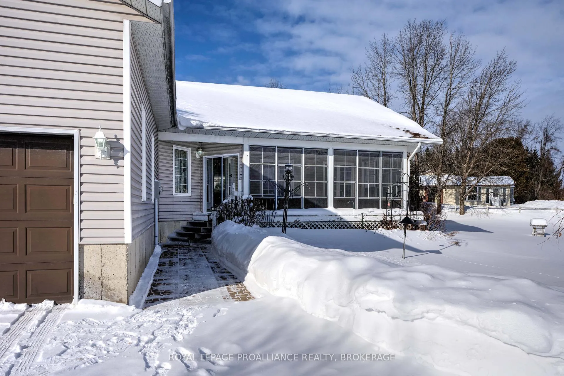 Photo 10 of 9727 Highway 42, Rideau Lakes, Rideau Lakes (North Crosby) Twp — HOMEH