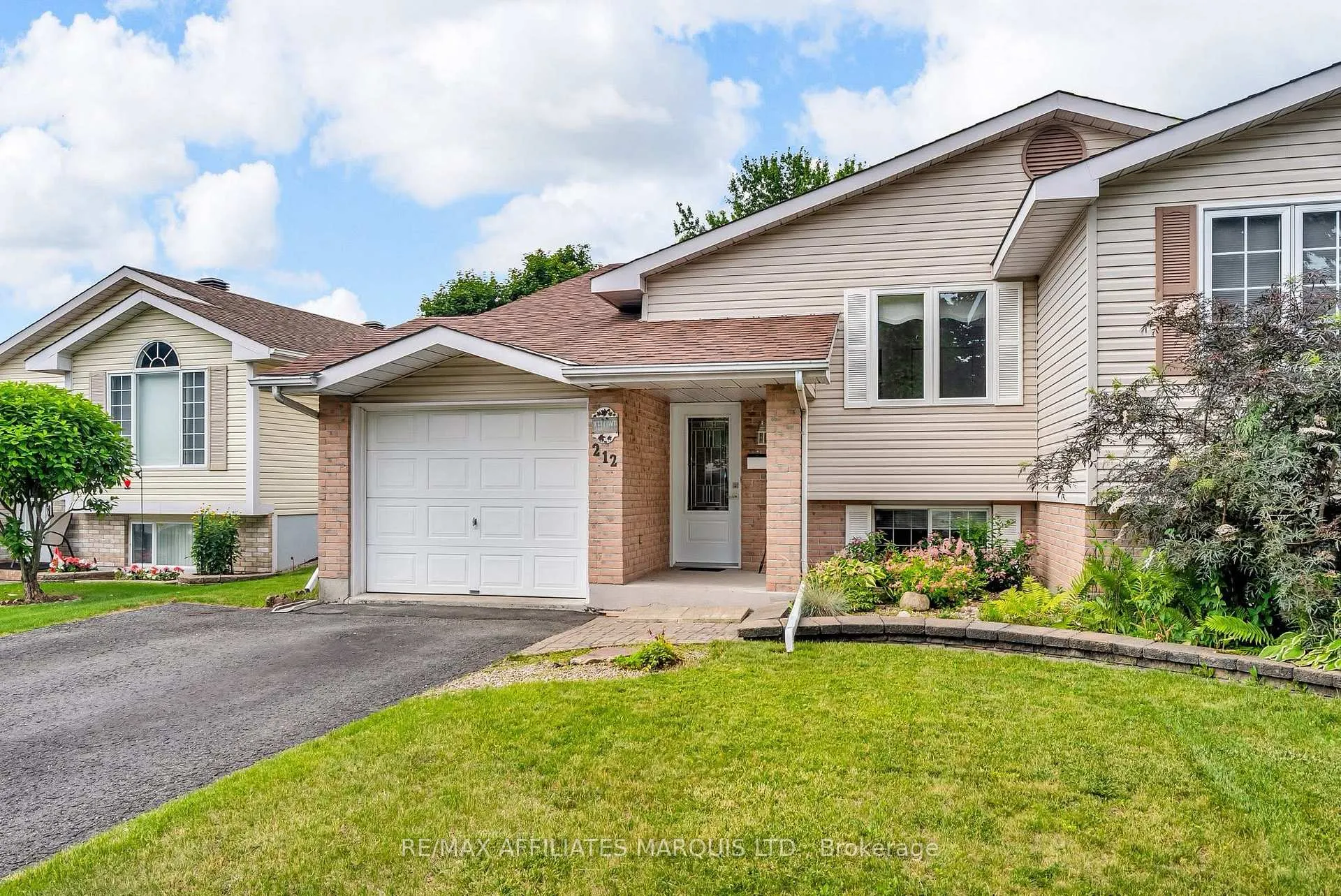 Photo 2 of 212 Northwoods Crescent, Cornwall — HOMEH