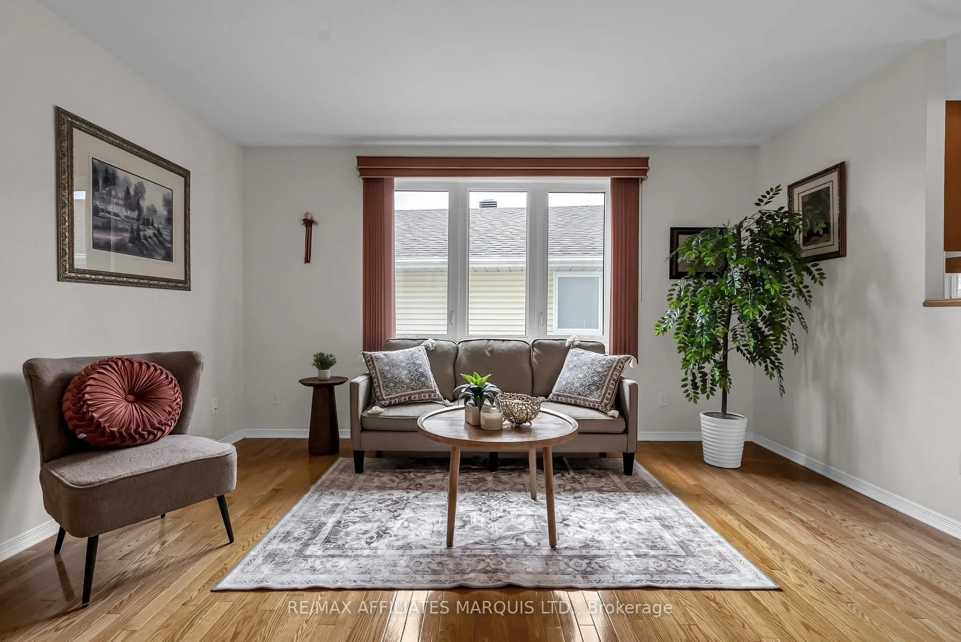 Photo 3 of 212 Northwoods Crescent, Cornwall — HOMEH