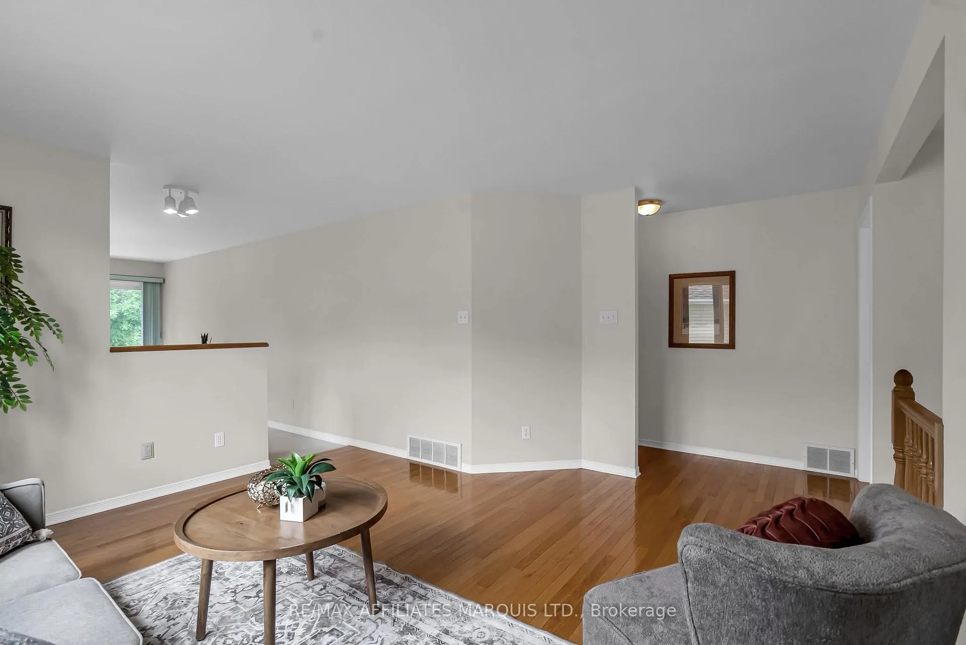 Photo 5 of 212 Northwoods Crescent, Cornwall — HOMEH