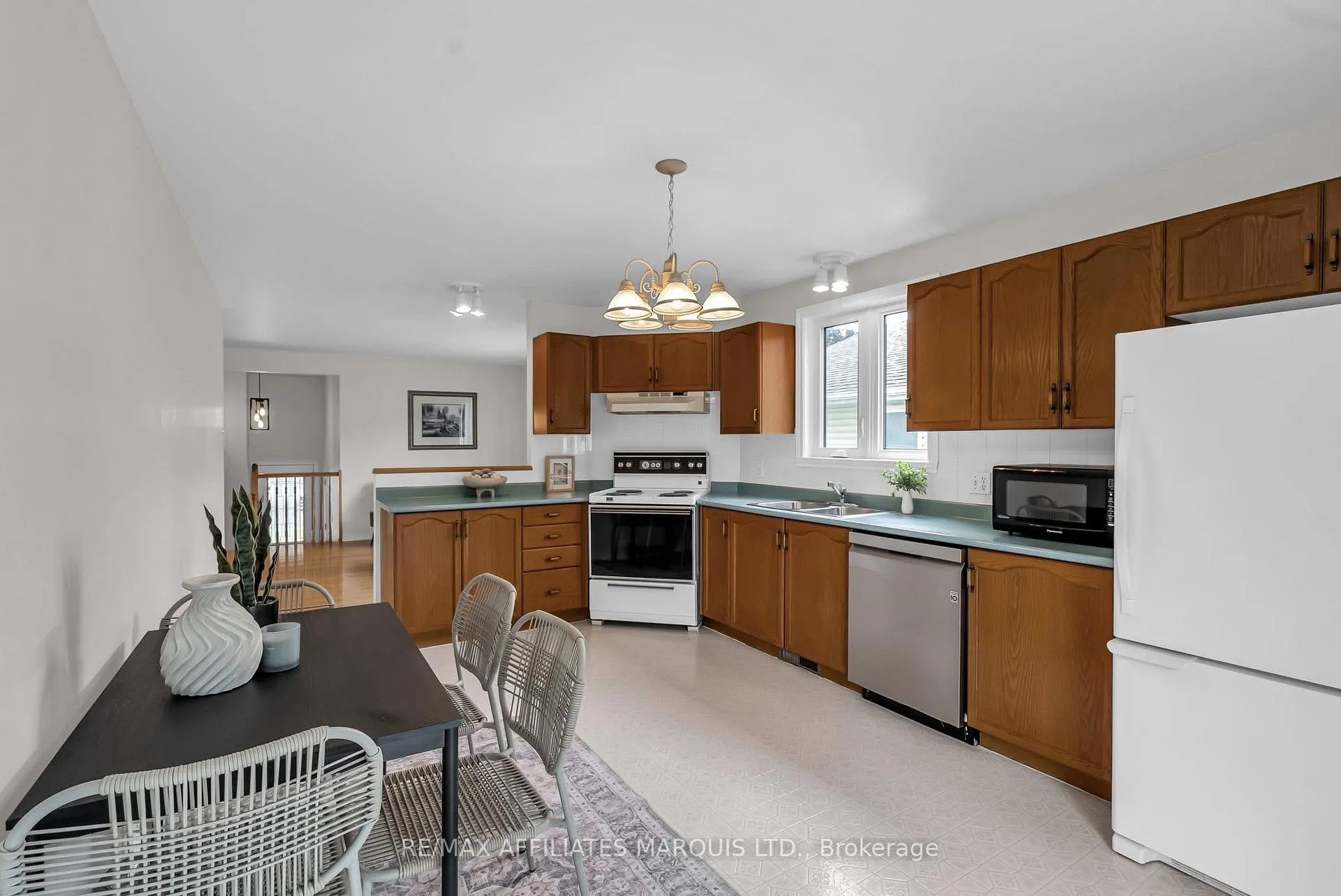 Photo 6 of 212 Northwoods Crescent, Cornwall — HOMEH
