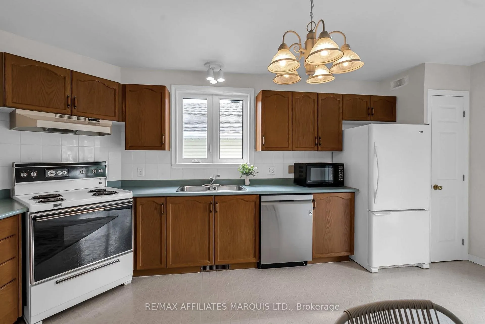 Photo 9 of 212 Northwoods Crescent, Cornwall — HOMEH