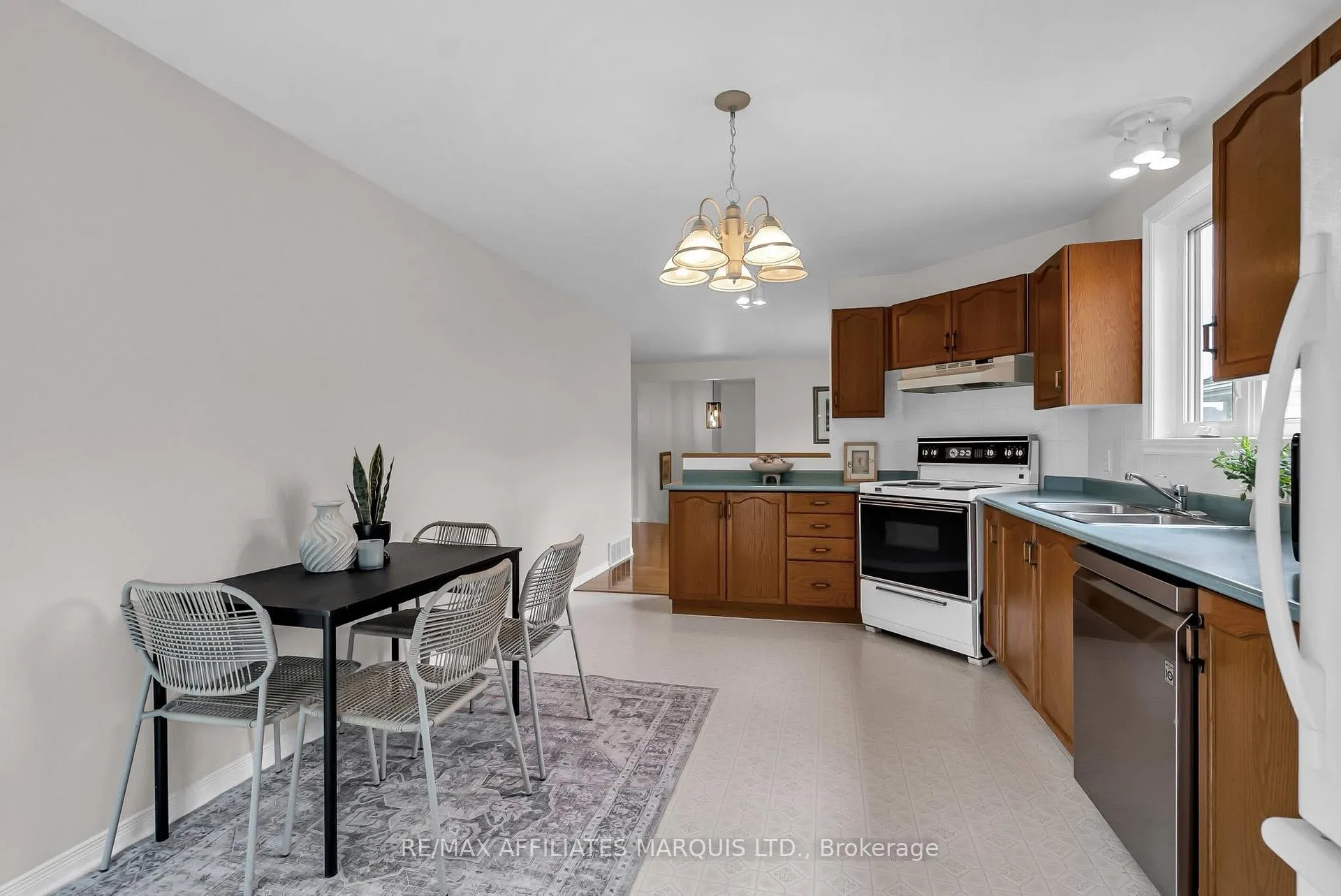 Photo 11 of 212 Northwoods Crescent, Cornwall — HOMEH
