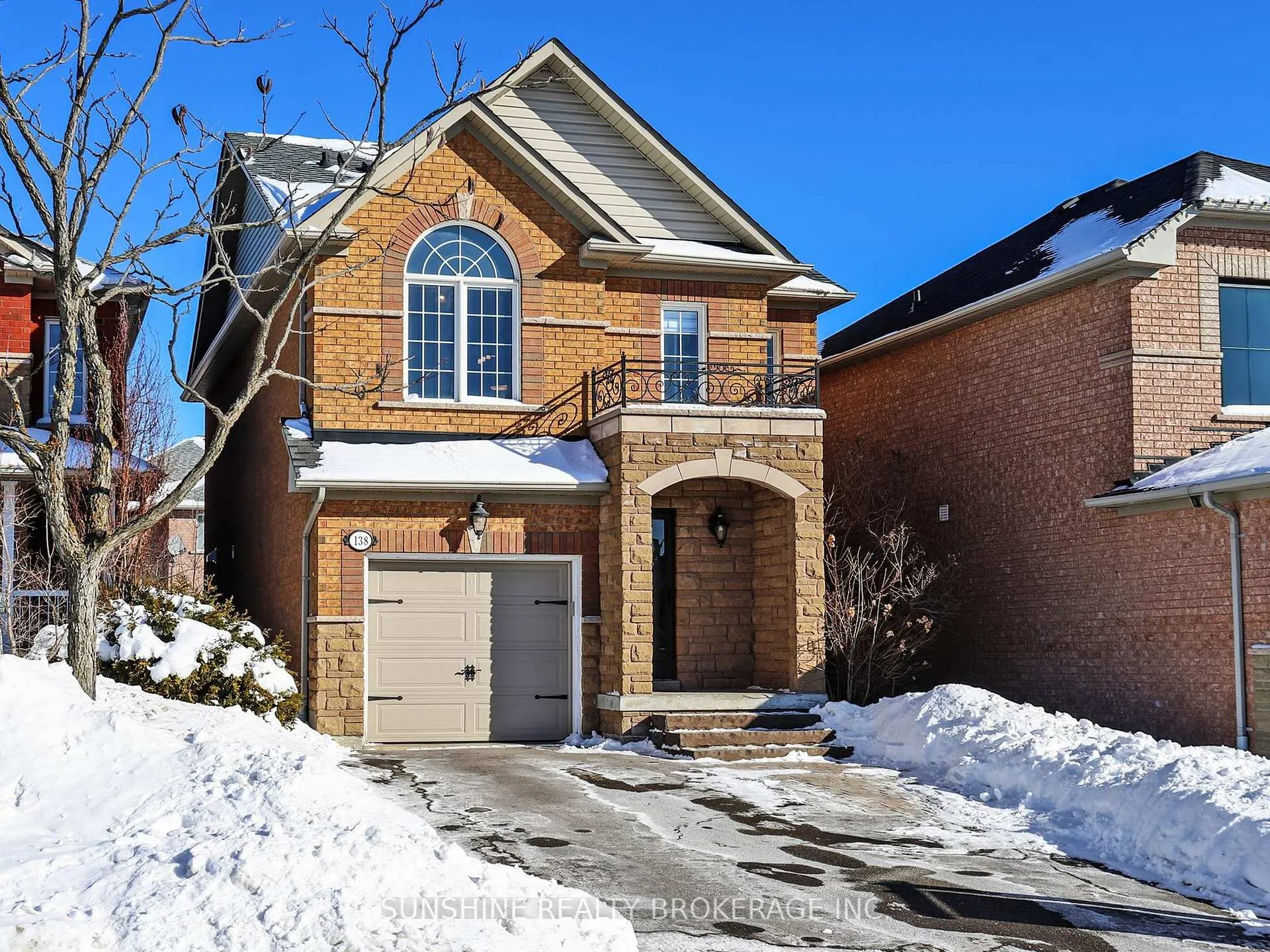 Photo 2 of 138 Beaverbrook Crescent, Vaughan, Rural Vaughan — HOMEH