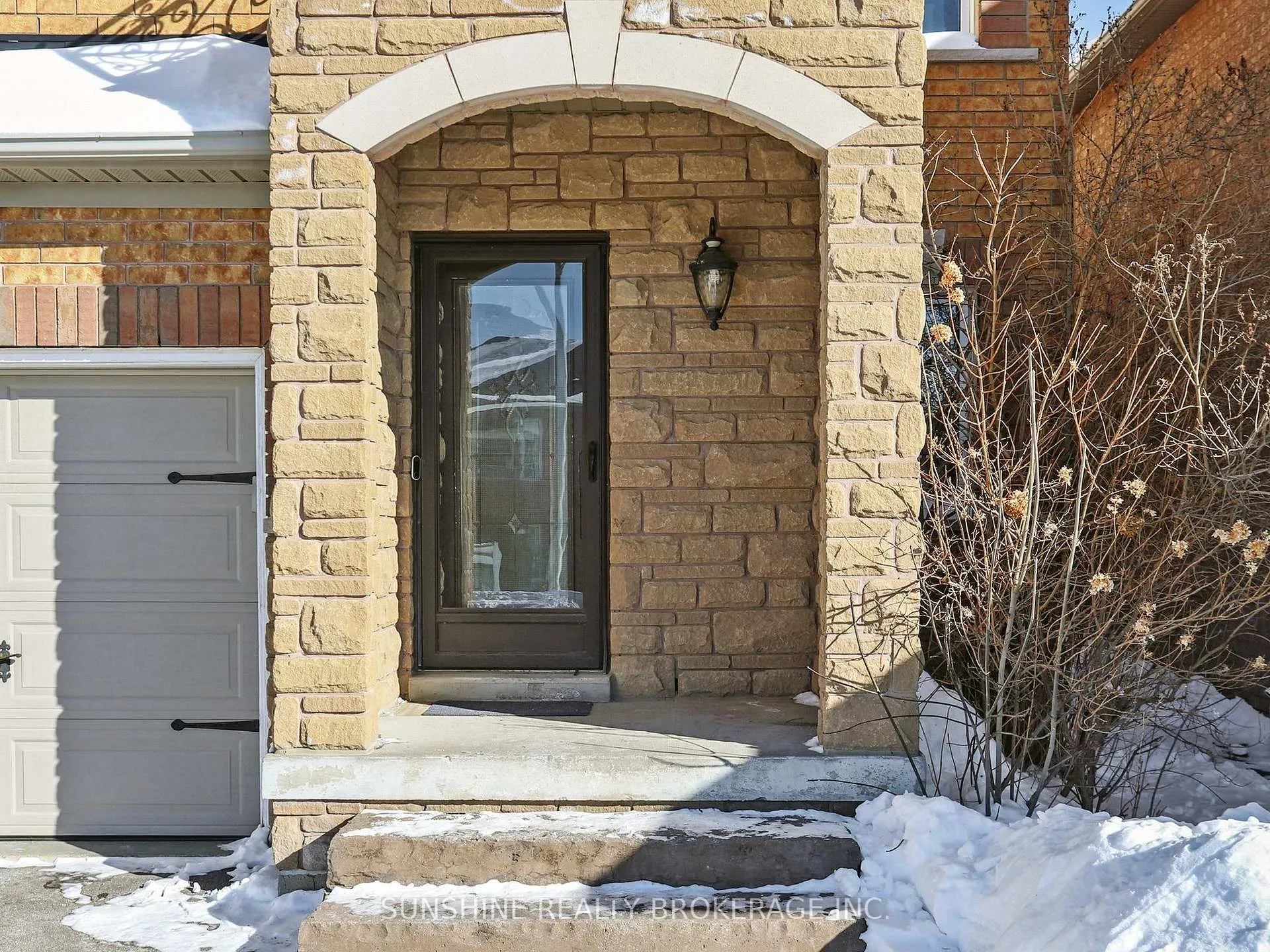 Photo 3 of 138 Beaverbrook Crescent, Vaughan, Rural Vaughan — HOMEH