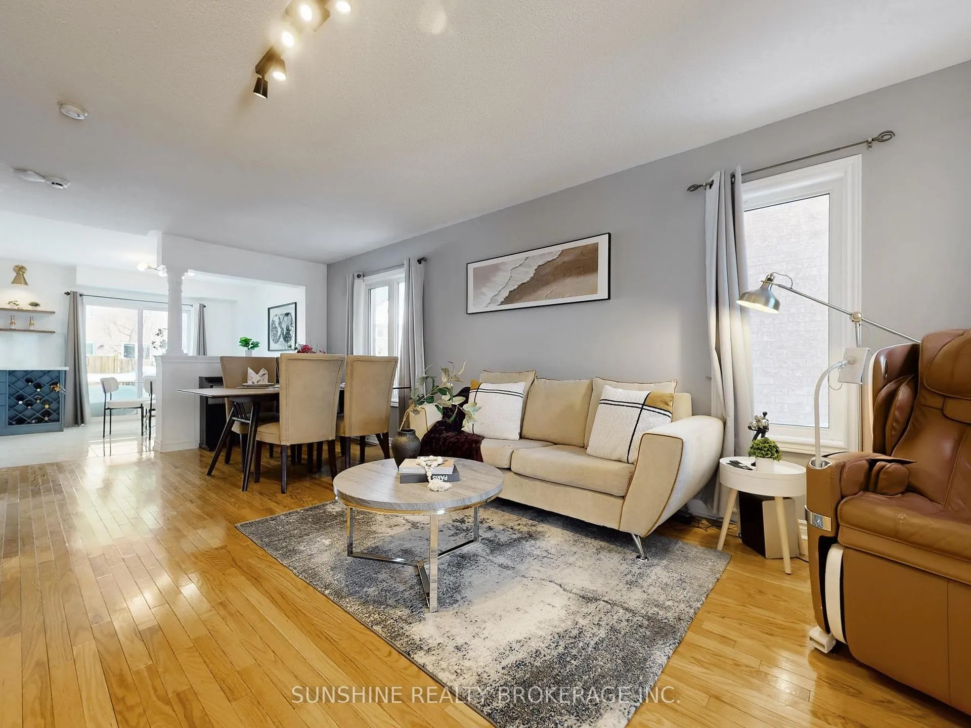 Photo 4 of 138 Beaverbrook Crescent, Vaughan, Rural Vaughan — HOMEH
