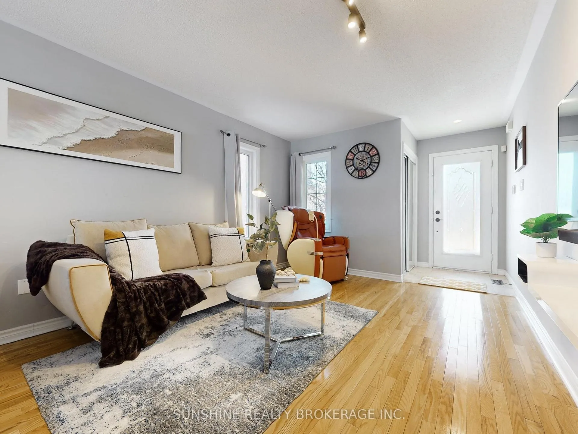 Photo 6 of 138 Beaverbrook Crescent, Vaughan, Rural Vaughan — HOMEH