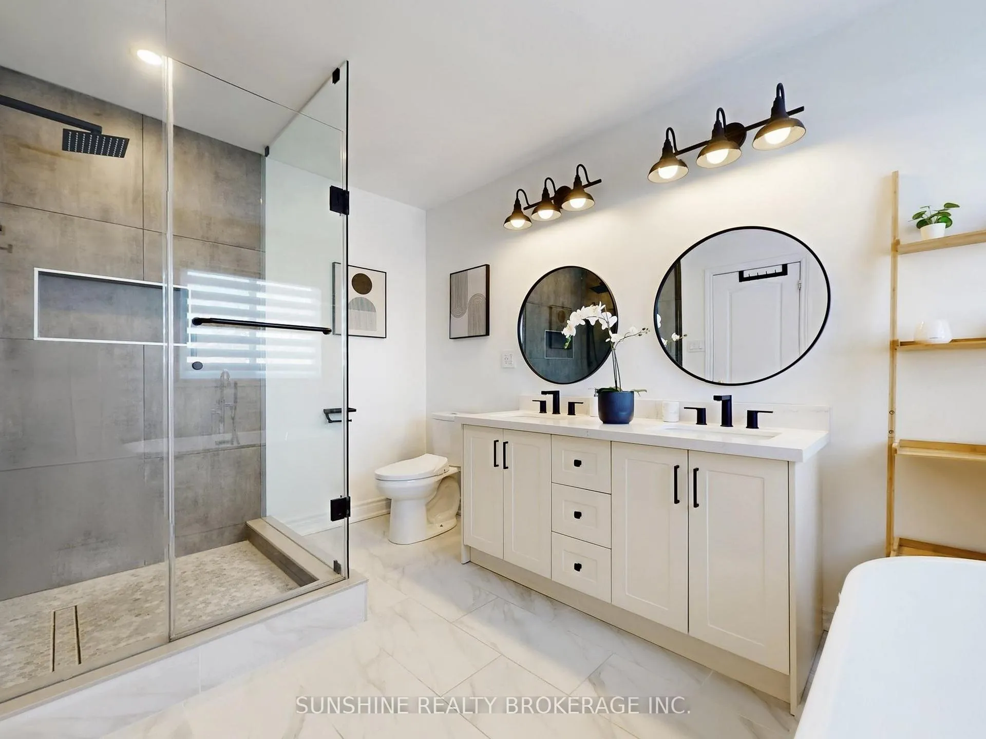 Photo 24 of 138 Beaverbrook Crescent, Vaughan, Rural Vaughan — HOMEH
