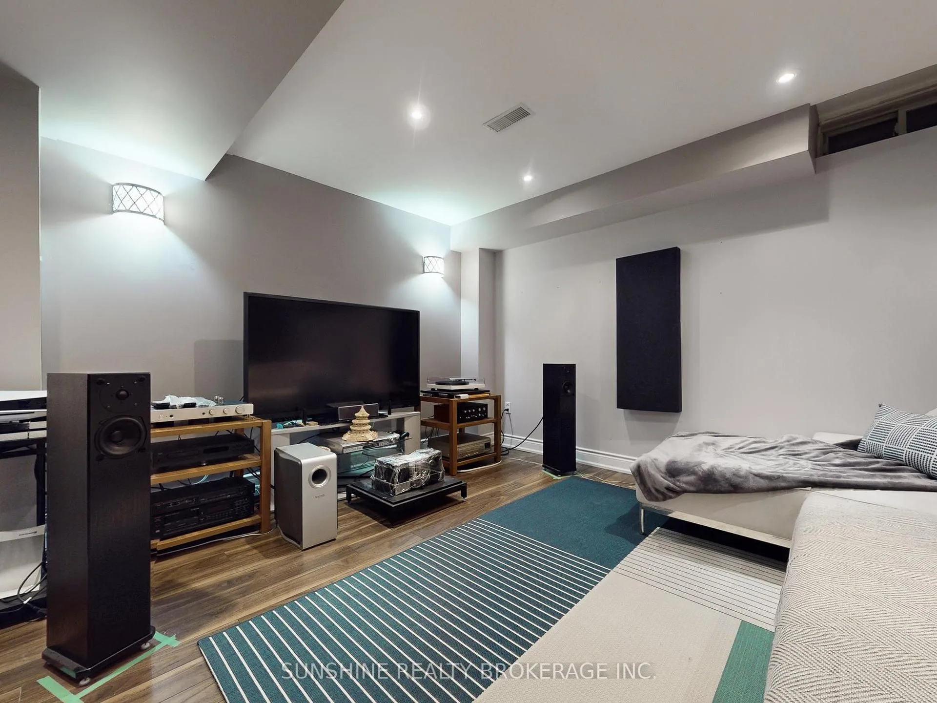 Photo 35 of 138 Beaverbrook Crescent, Vaughan, Rural Vaughan — HOMEH