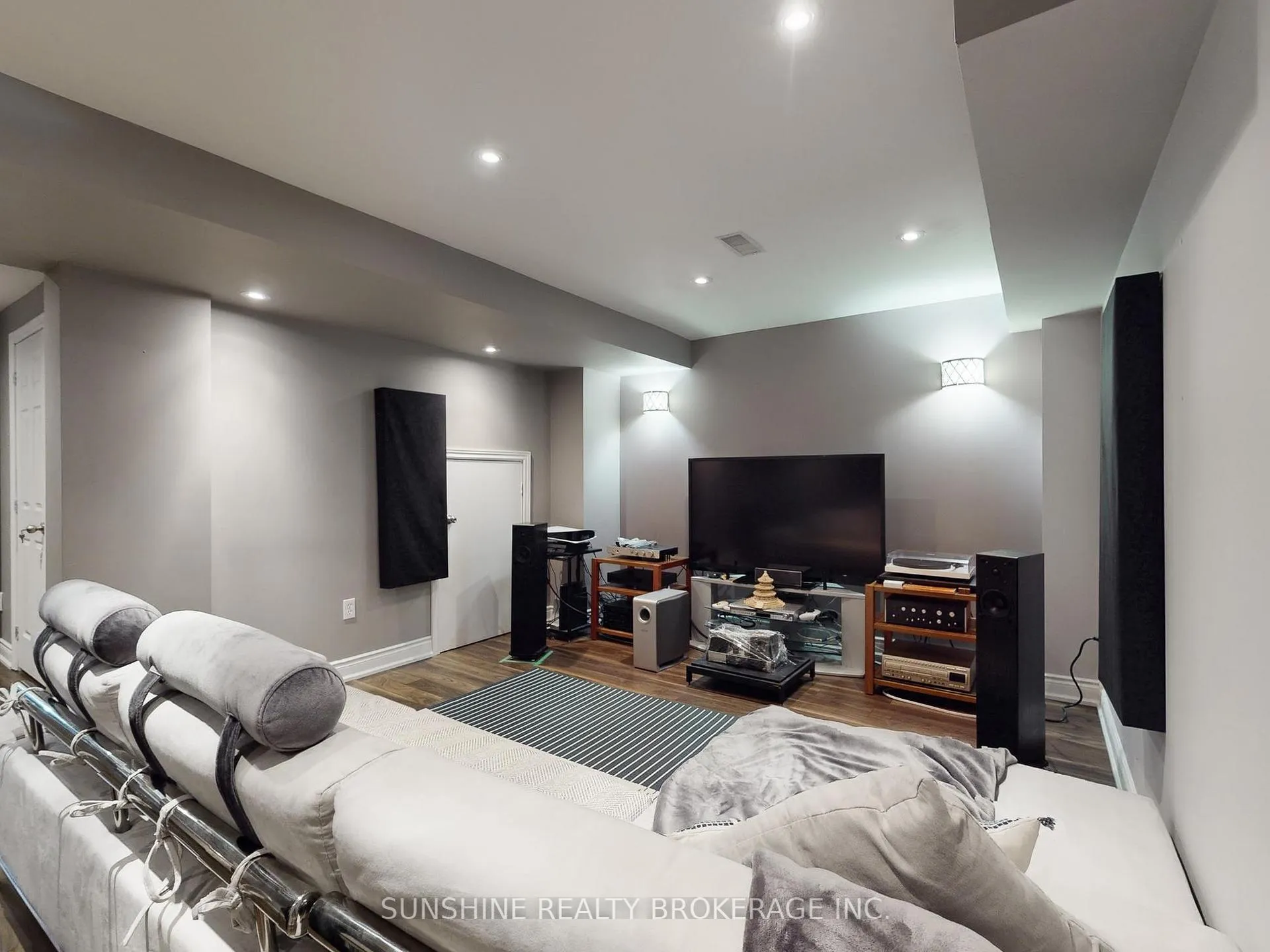 Photo 37 of 138 Beaverbrook Crescent, Vaughan, Rural Vaughan — HOMEH