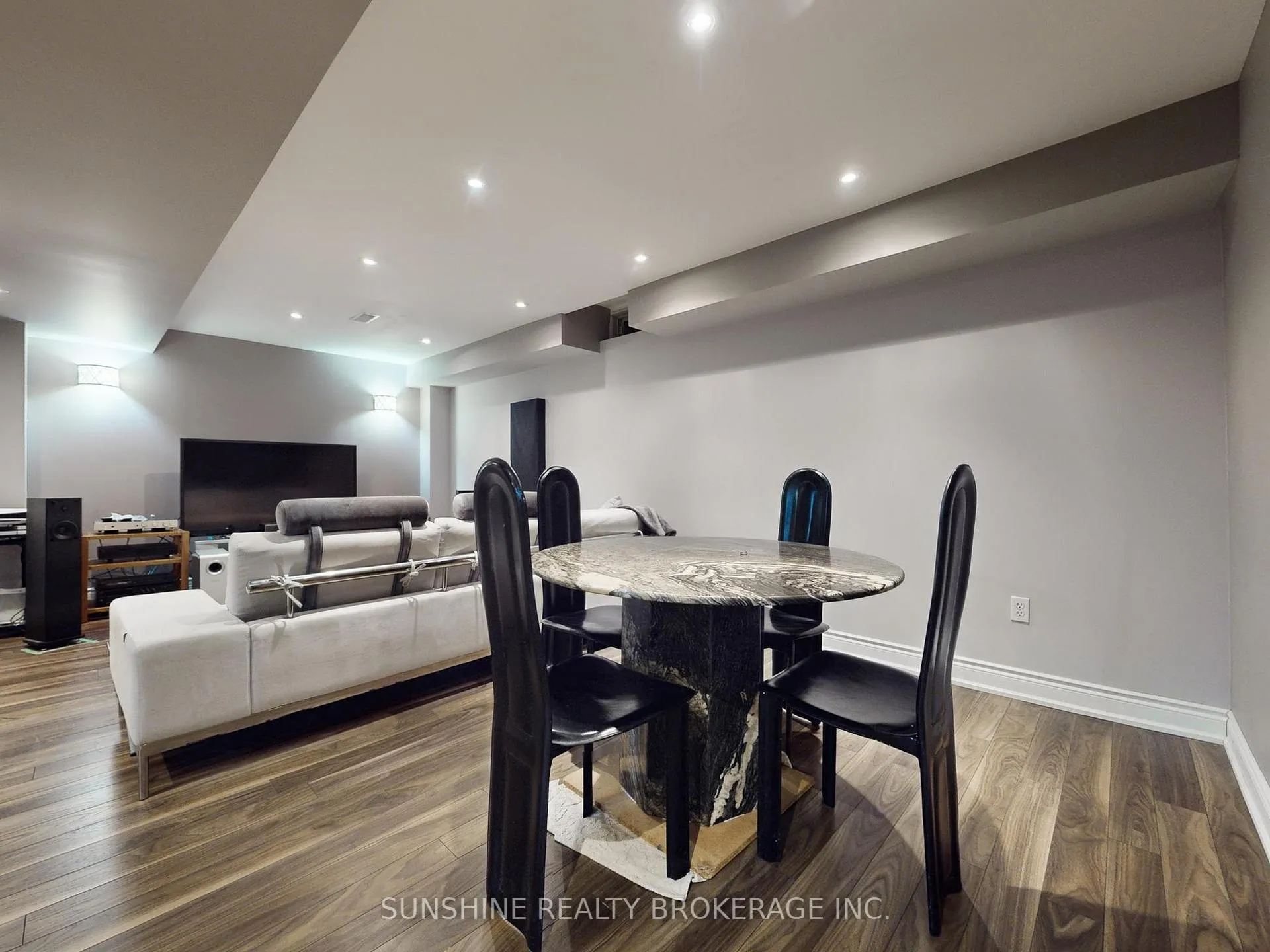 Photo 39 of 138 Beaverbrook Crescent, Vaughan, Rural Vaughan — HOMEH