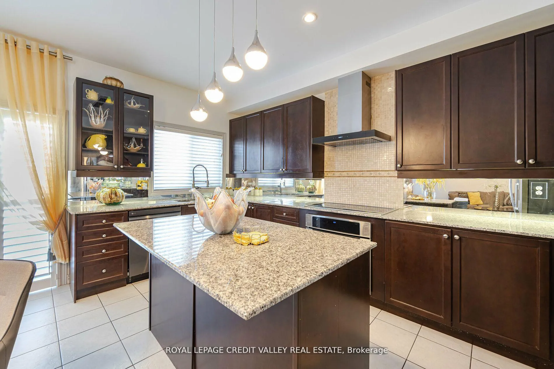 Photo 10 of 34 Mount Pleasant Avenue, Whitby, Blue Grass Meadows — HOMEH