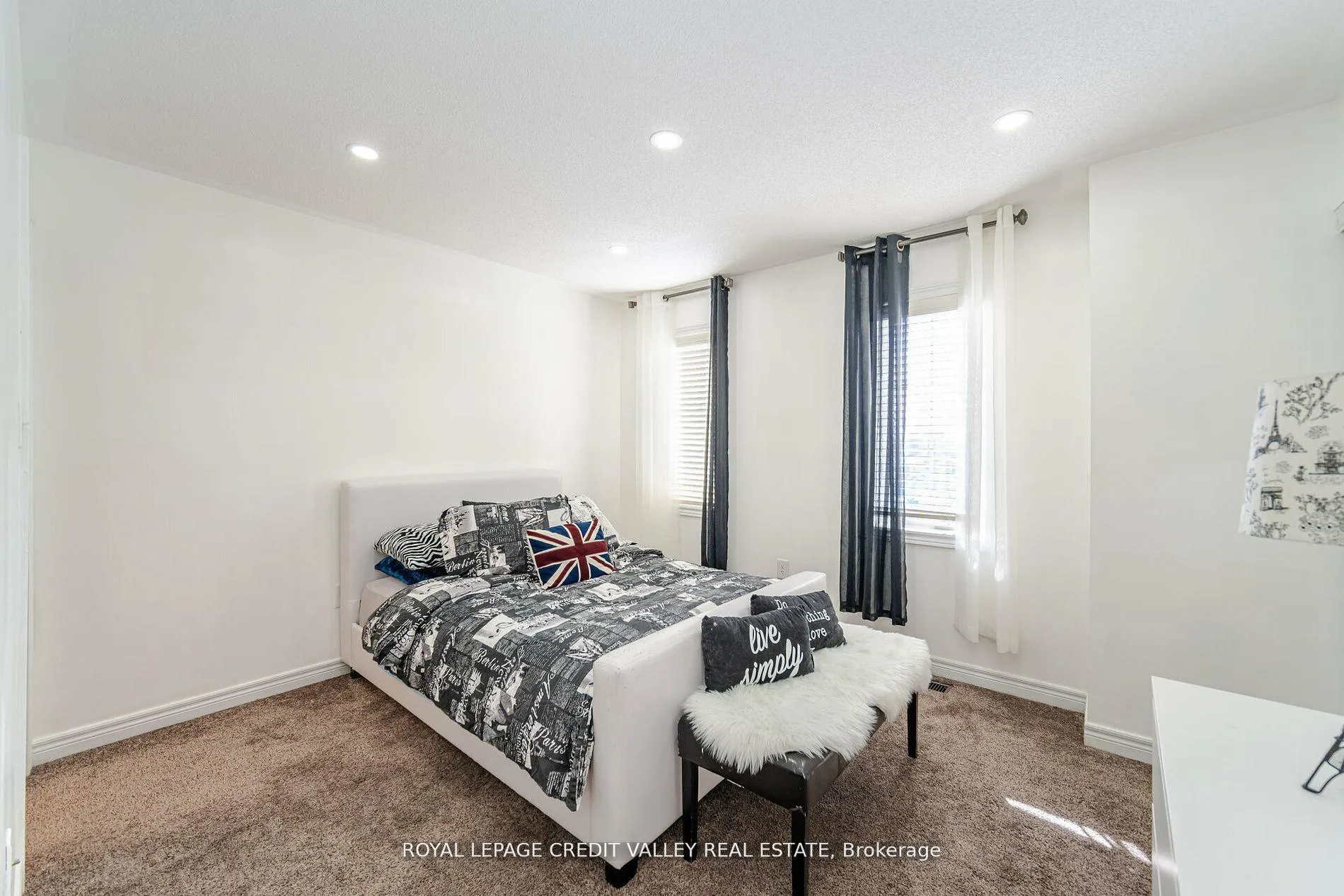 Photo 23 of 34 Mount Pleasant Avenue, Whitby, Blue Grass Meadows — HOMEH
