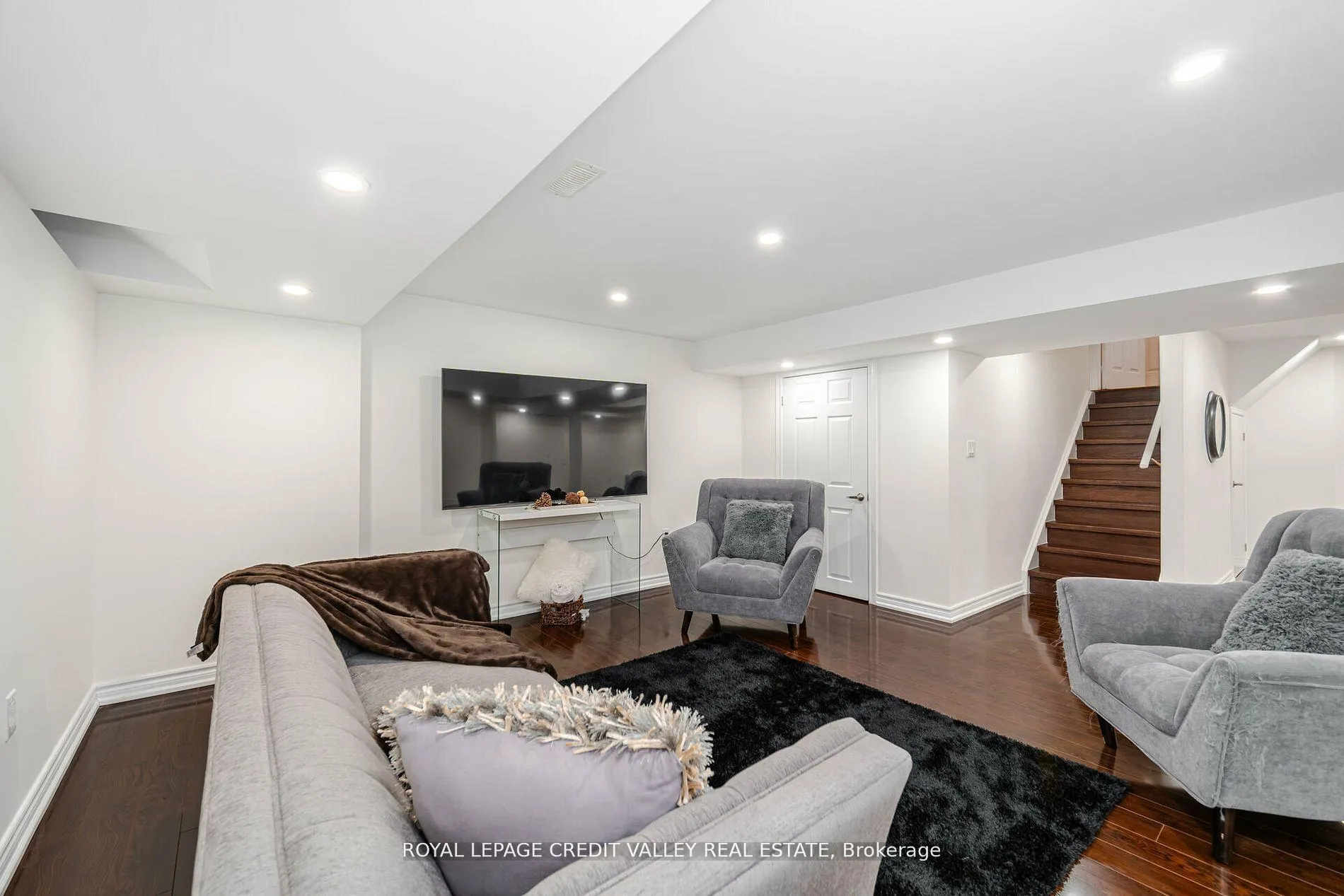 Photo 32 of 34 Mount Pleasant Avenue, Whitby, Blue Grass Meadows — HOMEH