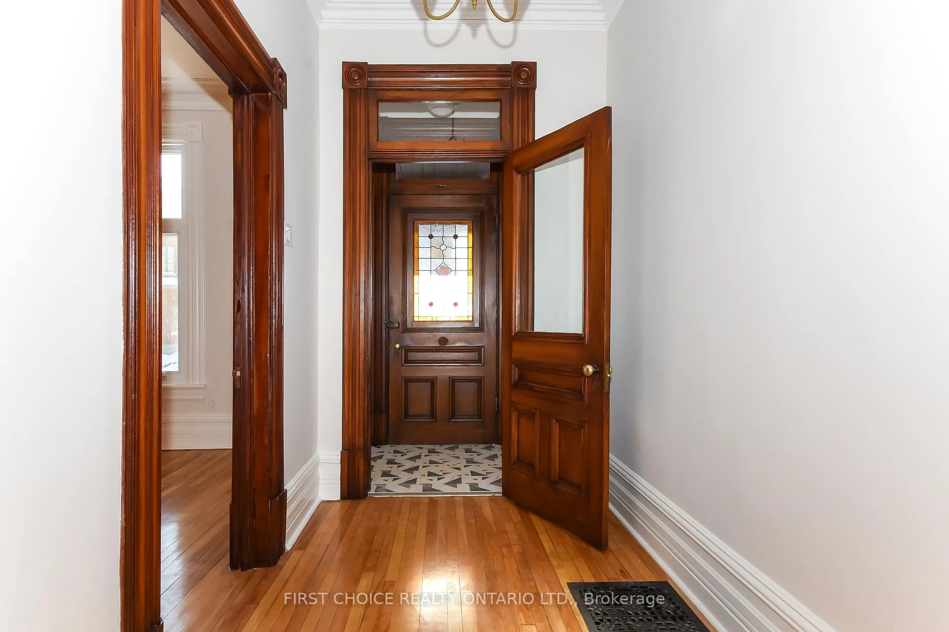 Photo 6 of 27 Third Avenue, Ottawa, Glebe — HOMEH