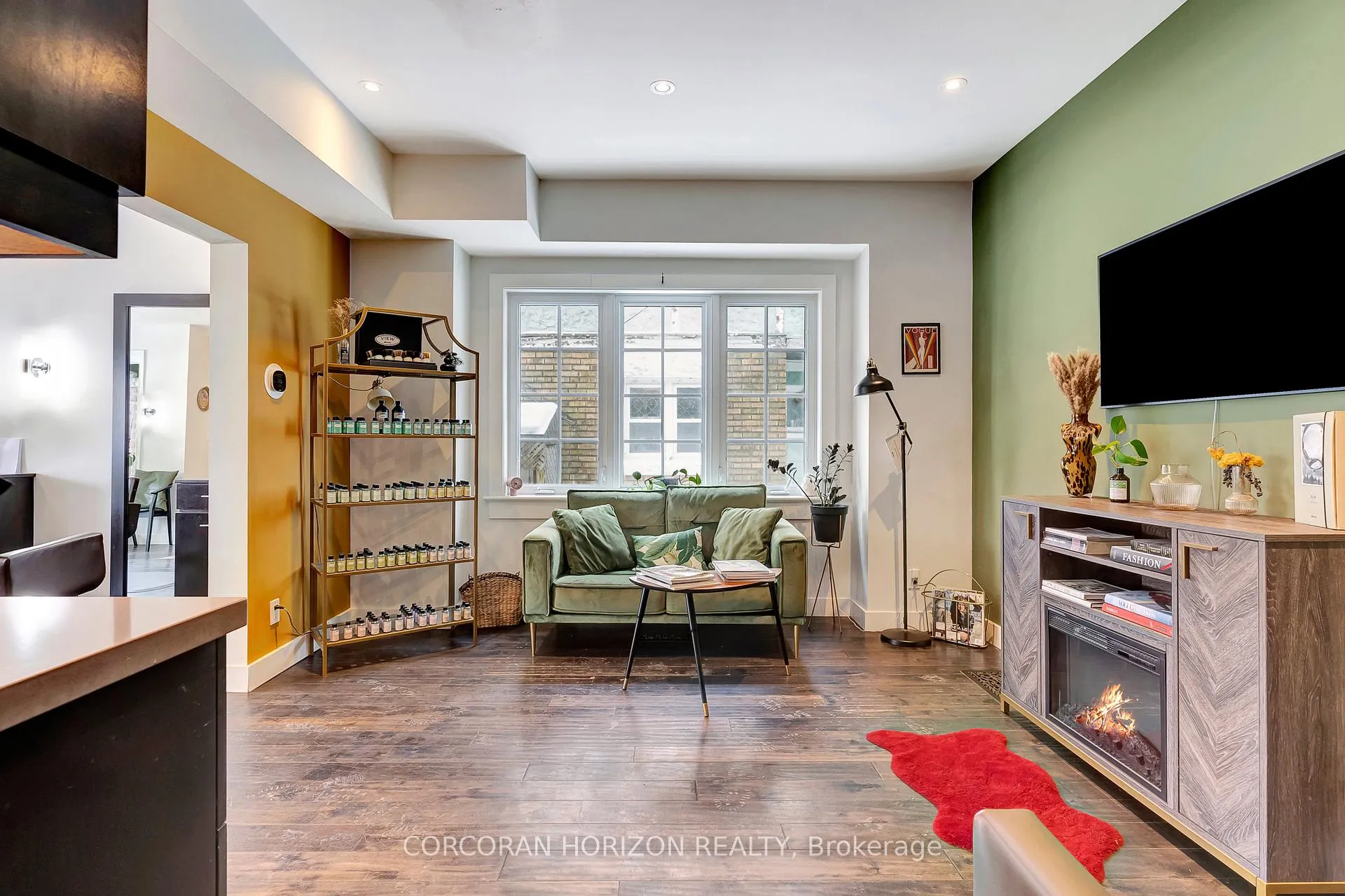 Photo 14 of 976 King Street W, Kitchener — HOMEH