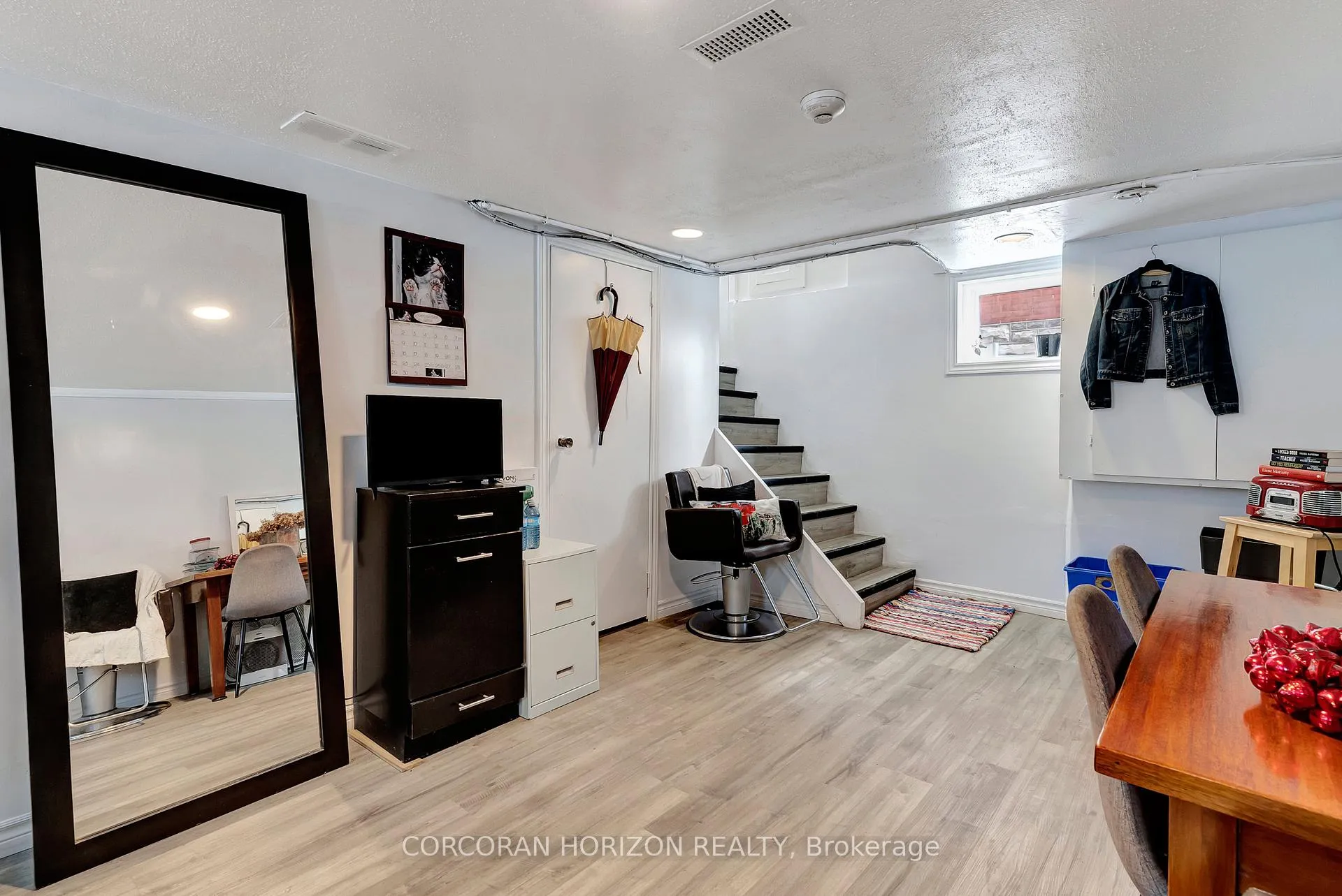 Photo 19 of 976 King Street W, Kitchener — HOMEH